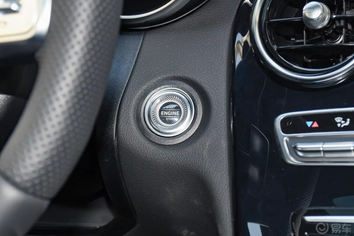 奔驰C级 AMGAMG C 43 4MATIC 轿跑车钥匙孔或一键启动按键