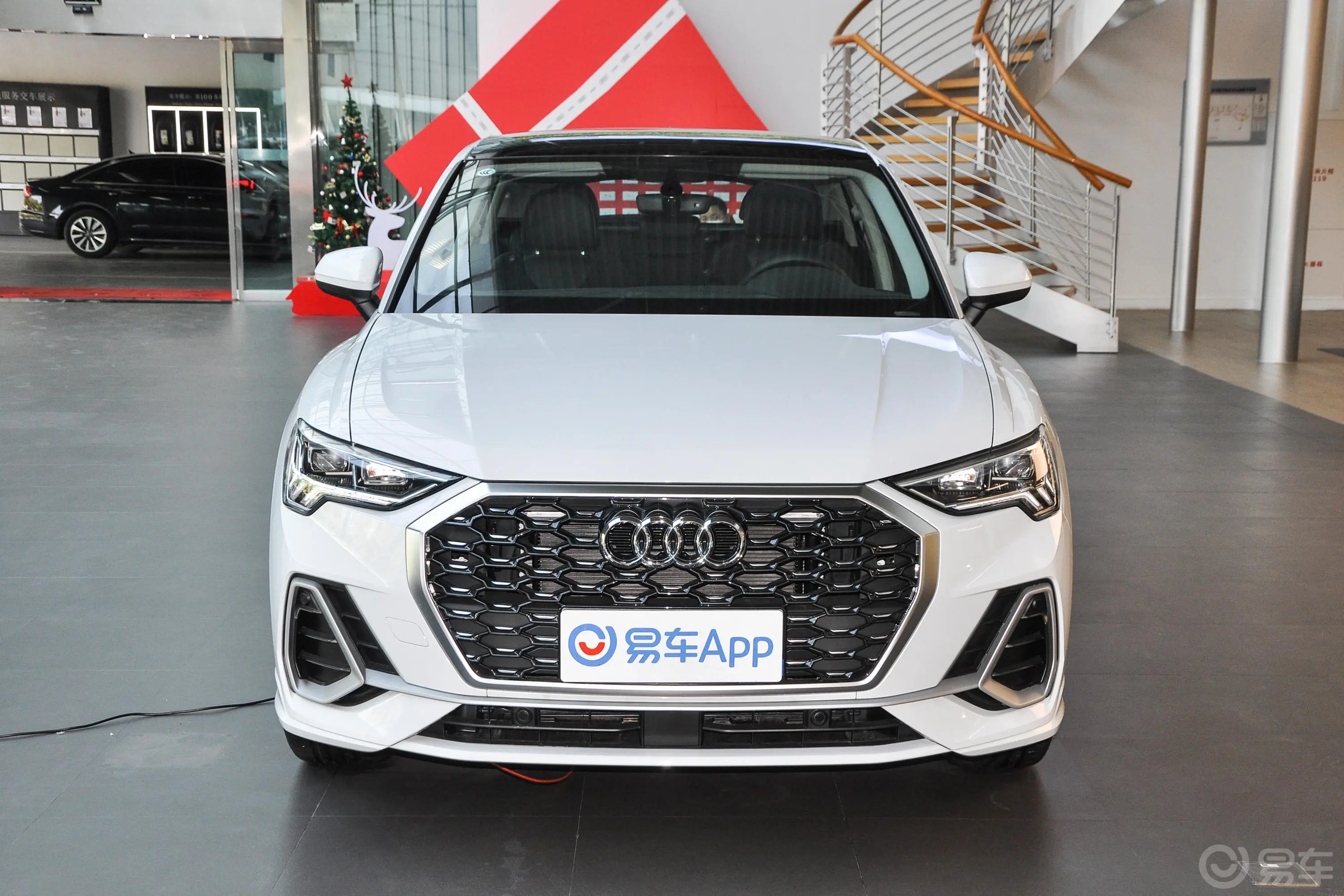 奥迪Q3 Sportback35 TFSI 进取型正前水平