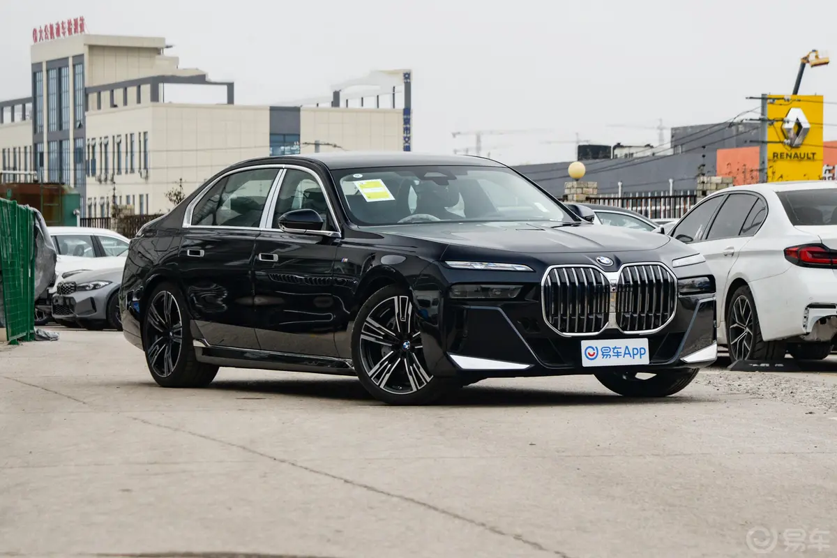 宝马7系740Li 领先型 M运动套装前轮毂造型