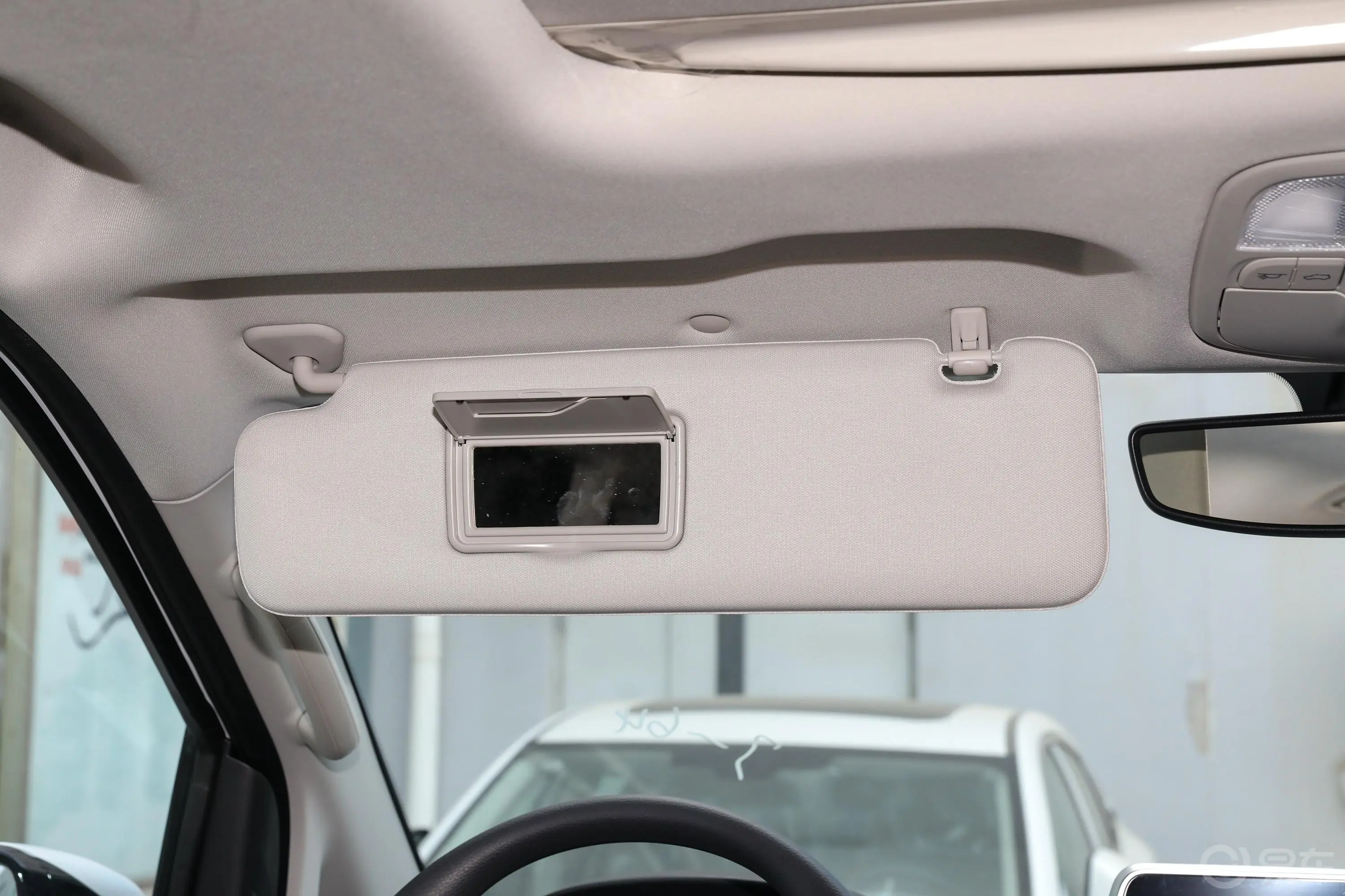 大通G20PLUS 2.0T 自动豪华版 汽油驾驶位遮阳板