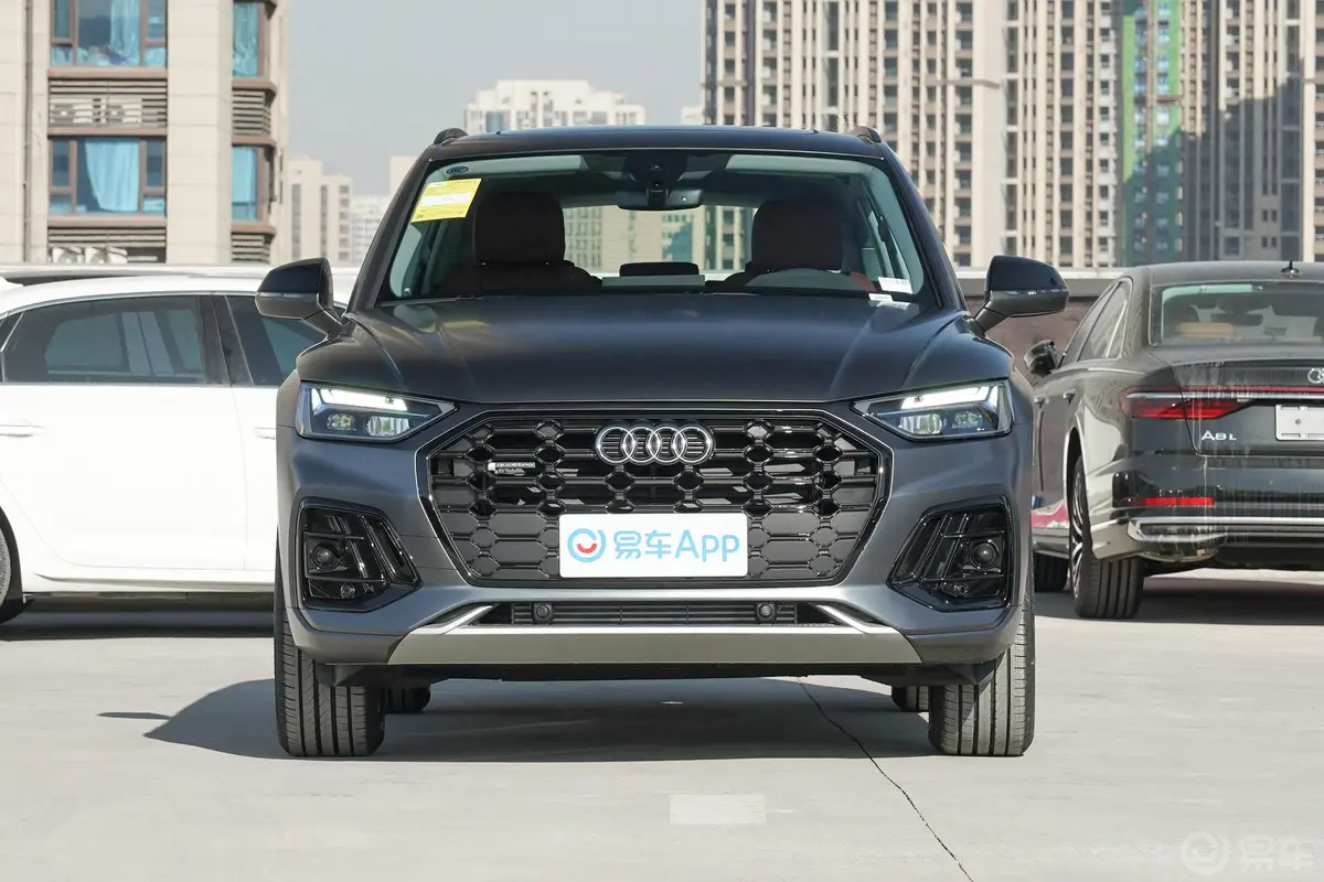 奥迪Q5L改款 40 TFSI 豪华动感型正前水平