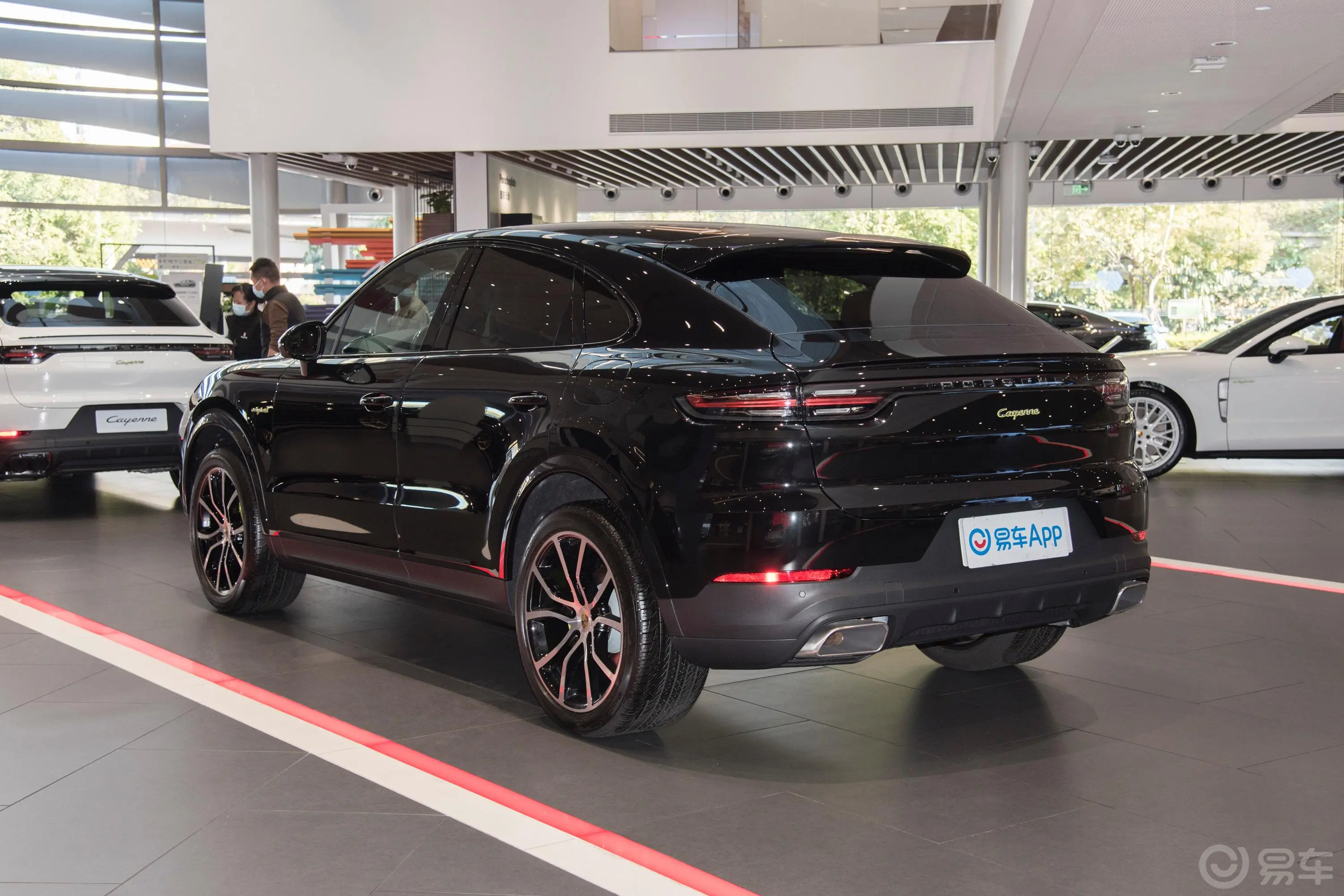 Cayenne E-HybridCayenne Coupé 2.0T侧后45度车头向左水平