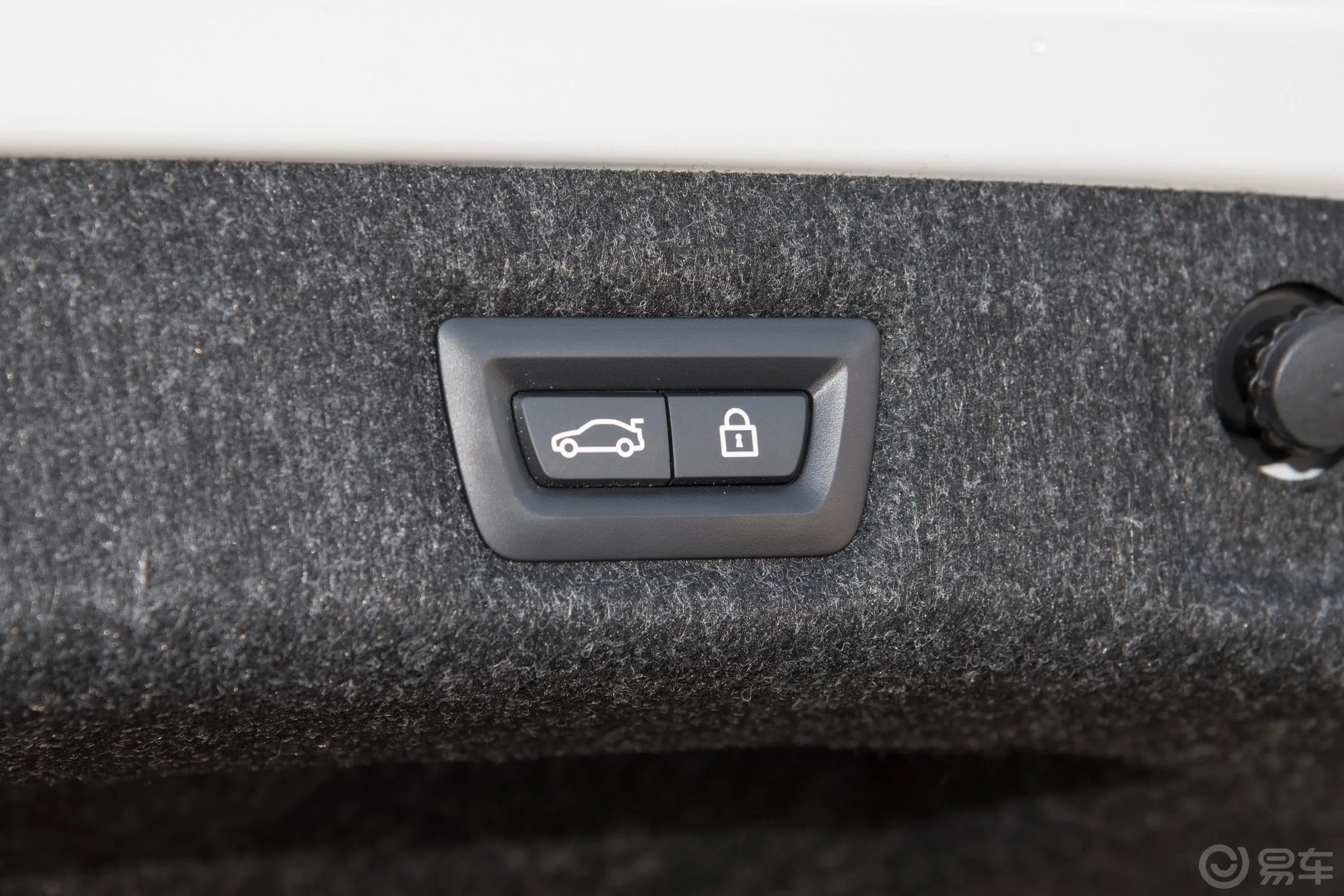 宝马5系改款三 530Li 行政型 M运动套装电动尾门按键（手动扶手）