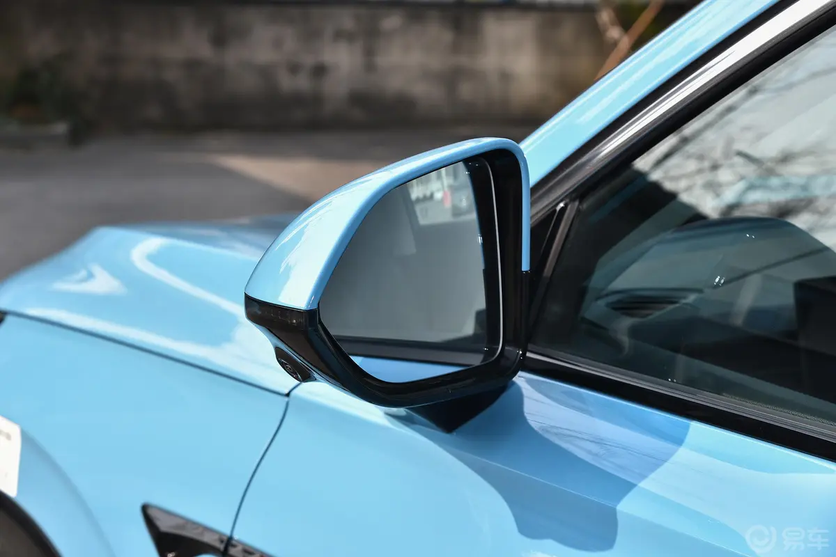 荣威RX51.5T 优越版主驾驶后视镜背面