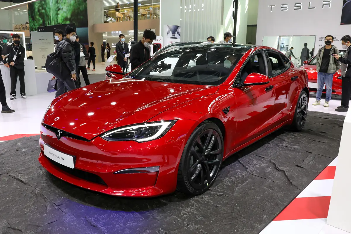 Model S672km Plaid版  三电机全轮驱动