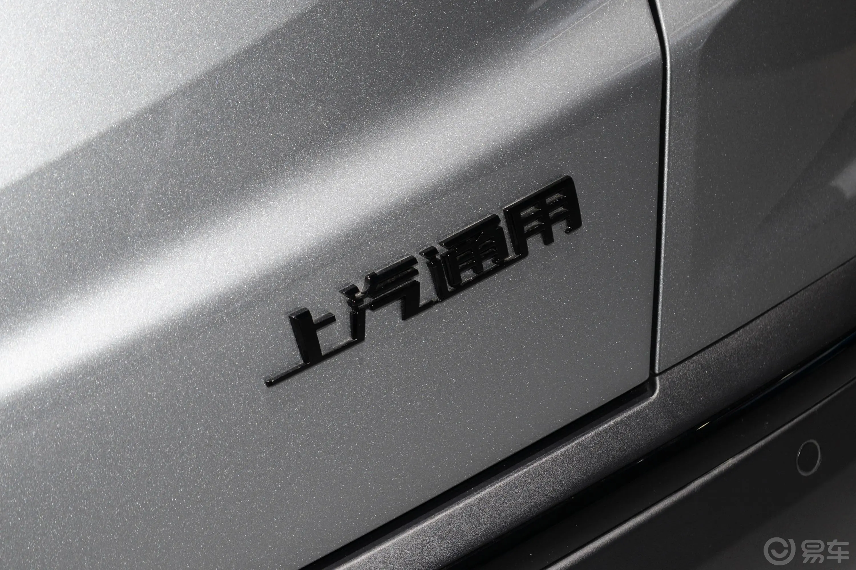 凯迪拉克XT5轻混 2.0T 四驱尊贵型黑钻版