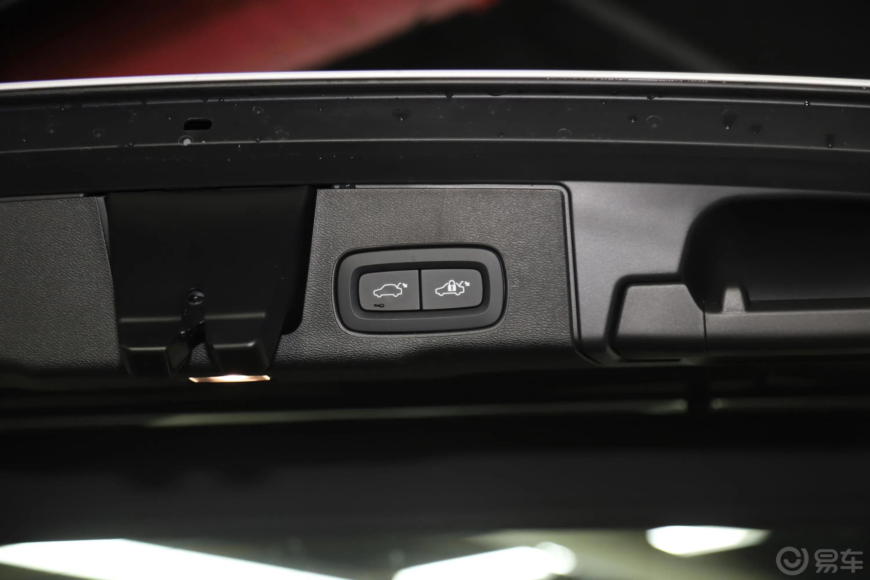 沃尔沃XC60B5 四驱智远运动版电动尾门按键（手动扶手）
