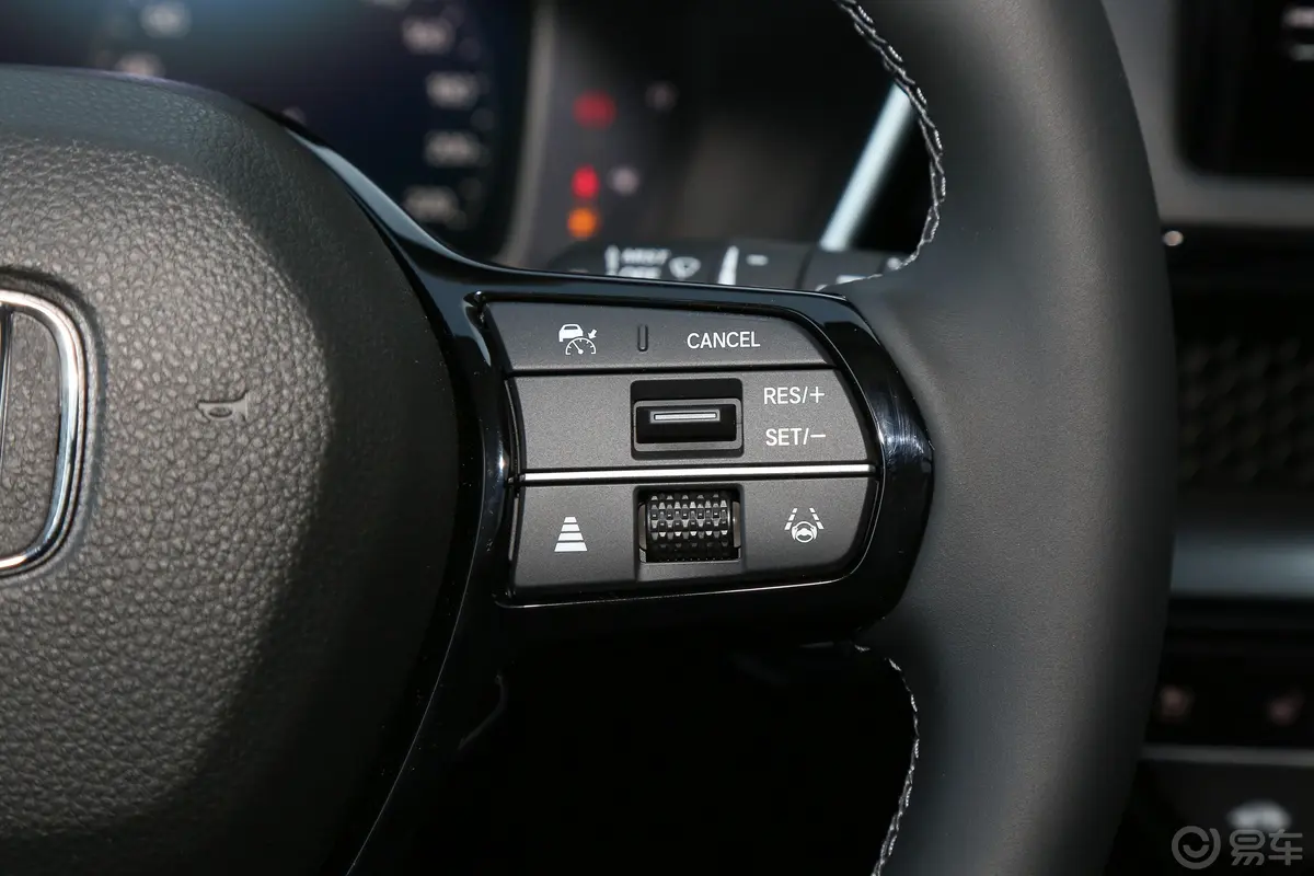 本田CR-V240TURBO 四驱尊耀版 5座右侧方向盘功能按键