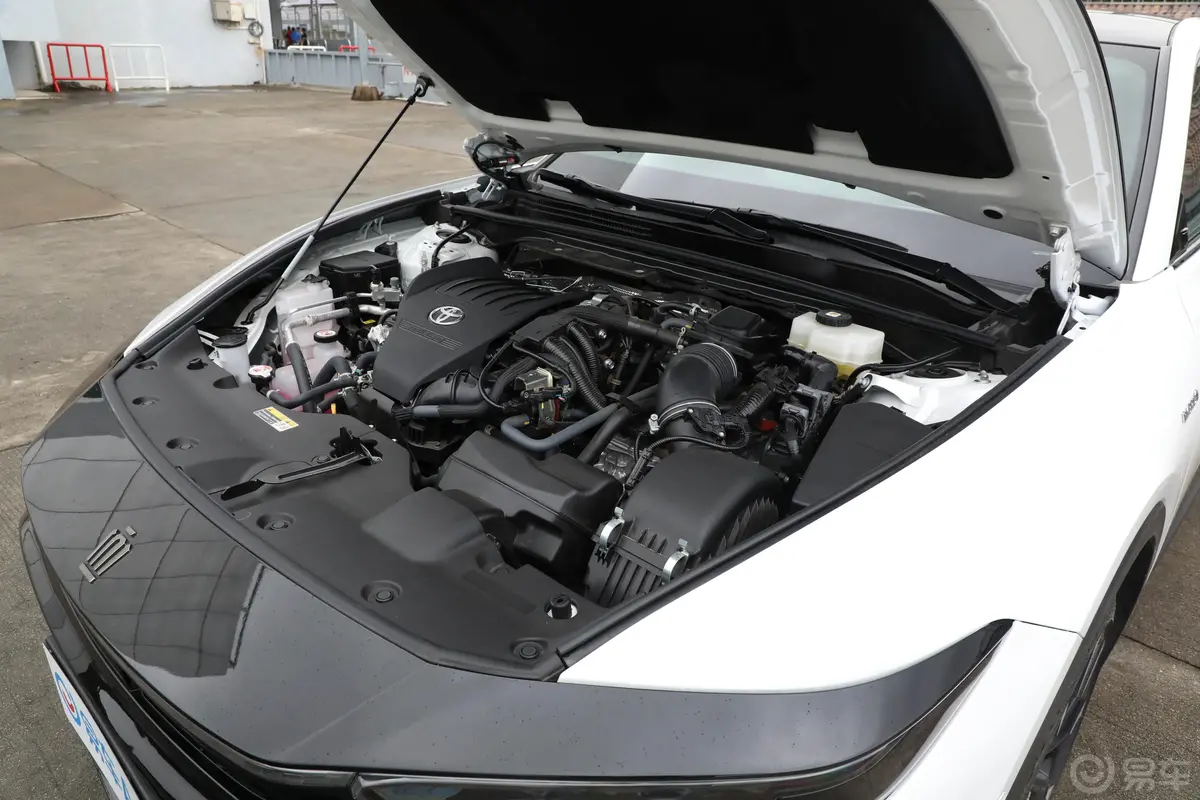 皇冠SportCross双擎 2.4T 四驱至尊版外观