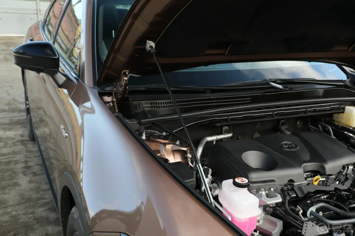 皇冠SportCross双擎 2.5L 四驱豪华版外观