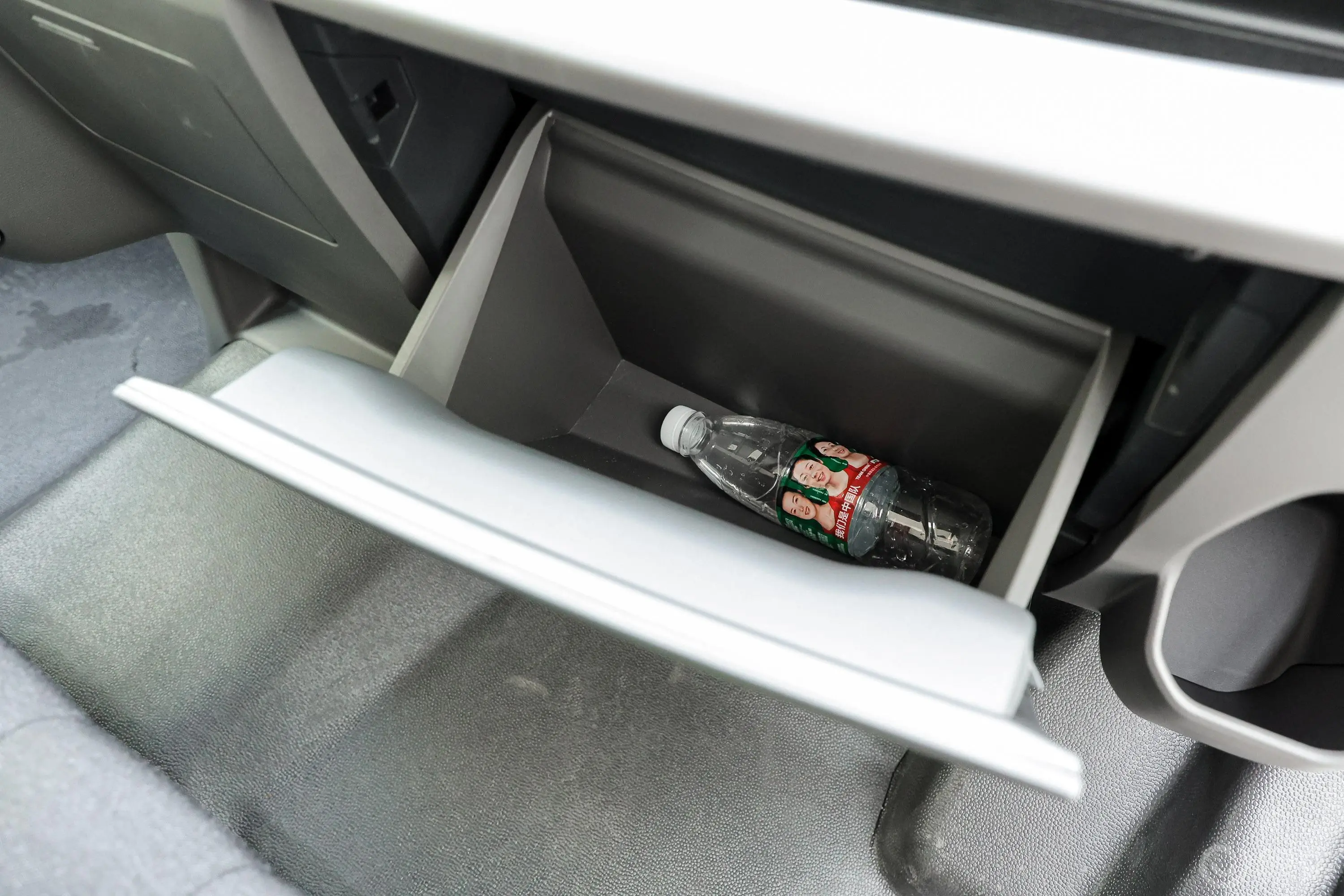 全顺2.0T 自动多功能商用车短轴低顶 5/6座 柴油手套箱空间水瓶横置