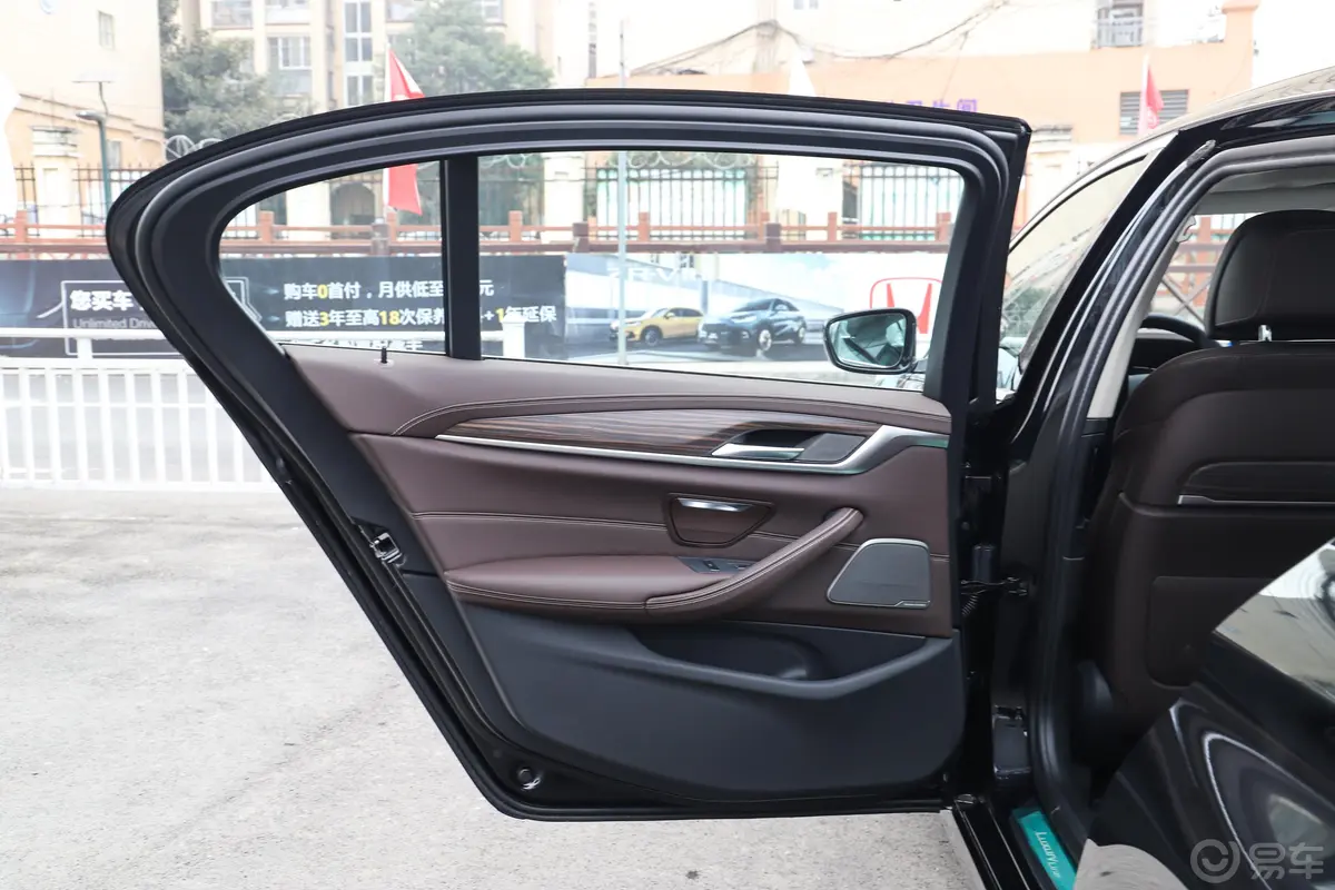 宝马5系530Li 尊享型 豪华套装驾驶员侧后车门