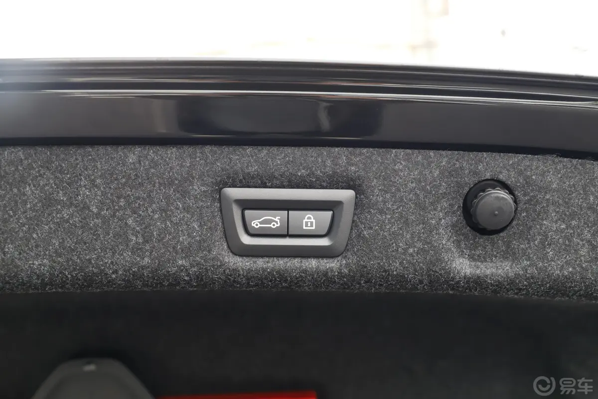 宝马5系530Li 尊享型 豪华套装电动尾门按键（手动扶手）