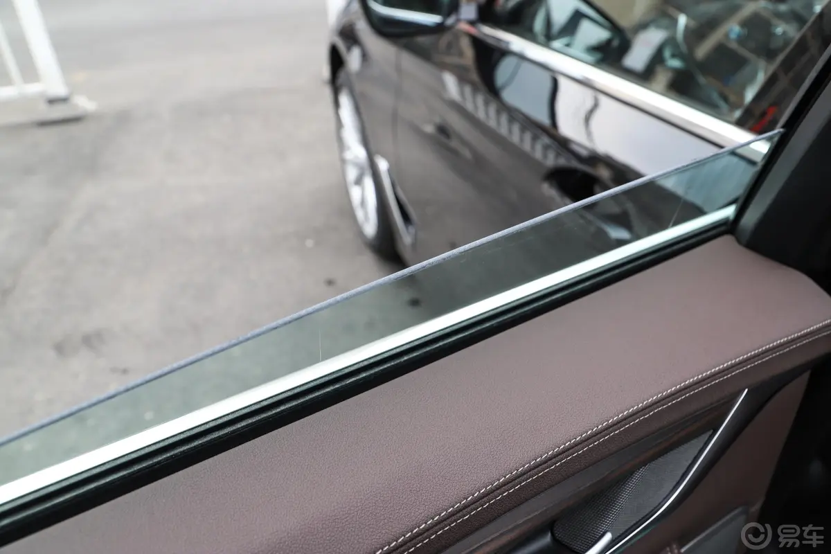 宝马5系530Li 尊享型 豪华套装后排玻璃材质特写
