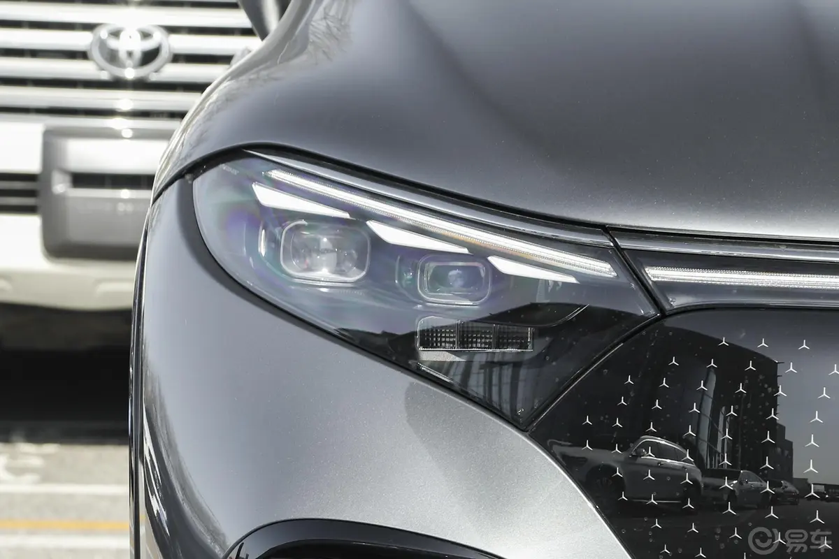 奔驰EQS SUV450 4MATIC 豪华版外观灯组