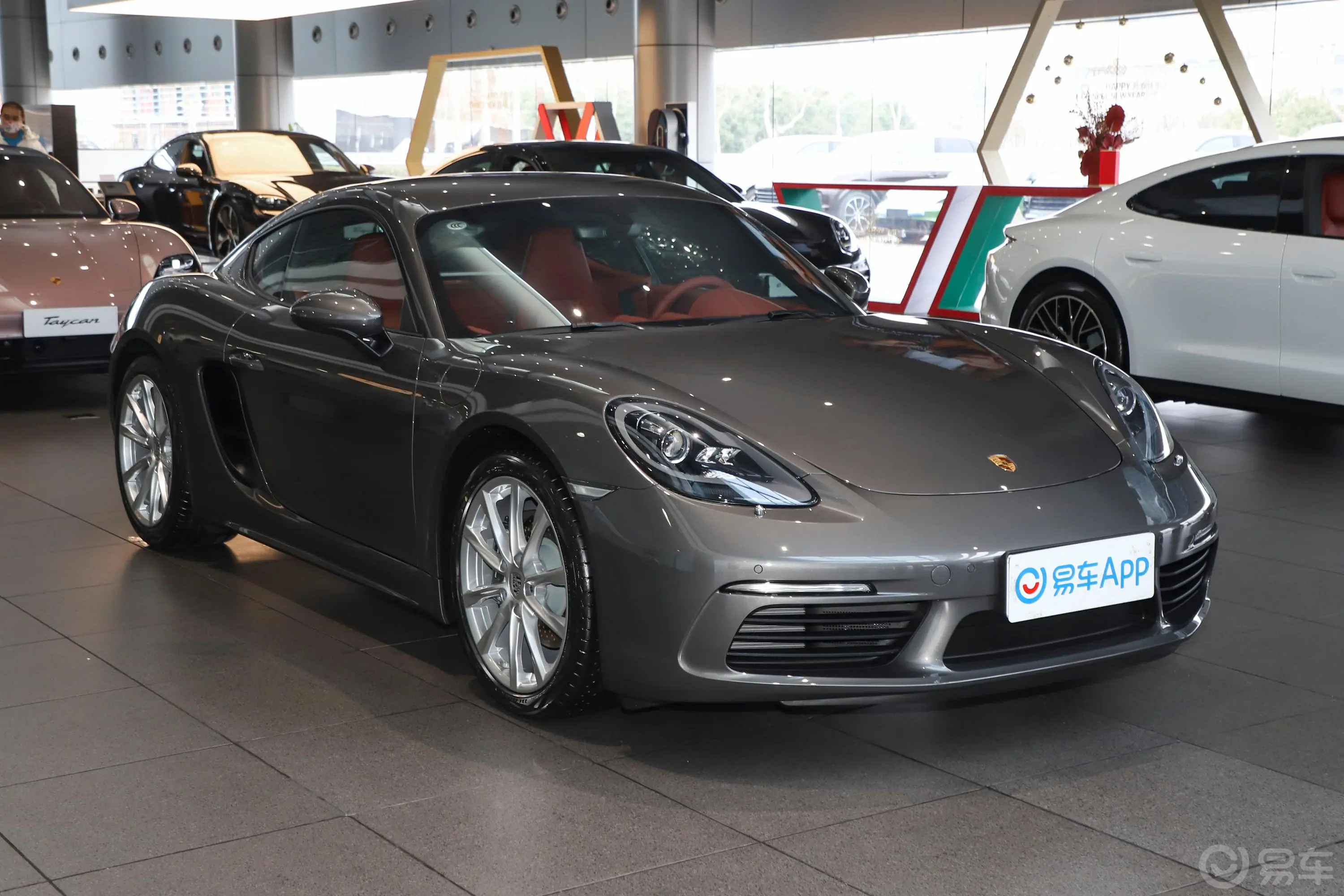 保时捷718Cayman 2.0T侧前45度车头向右水平