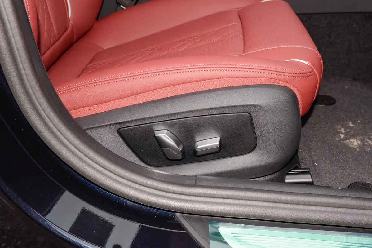 宝马5系530Li xDrive M运动套装副驾座椅调节