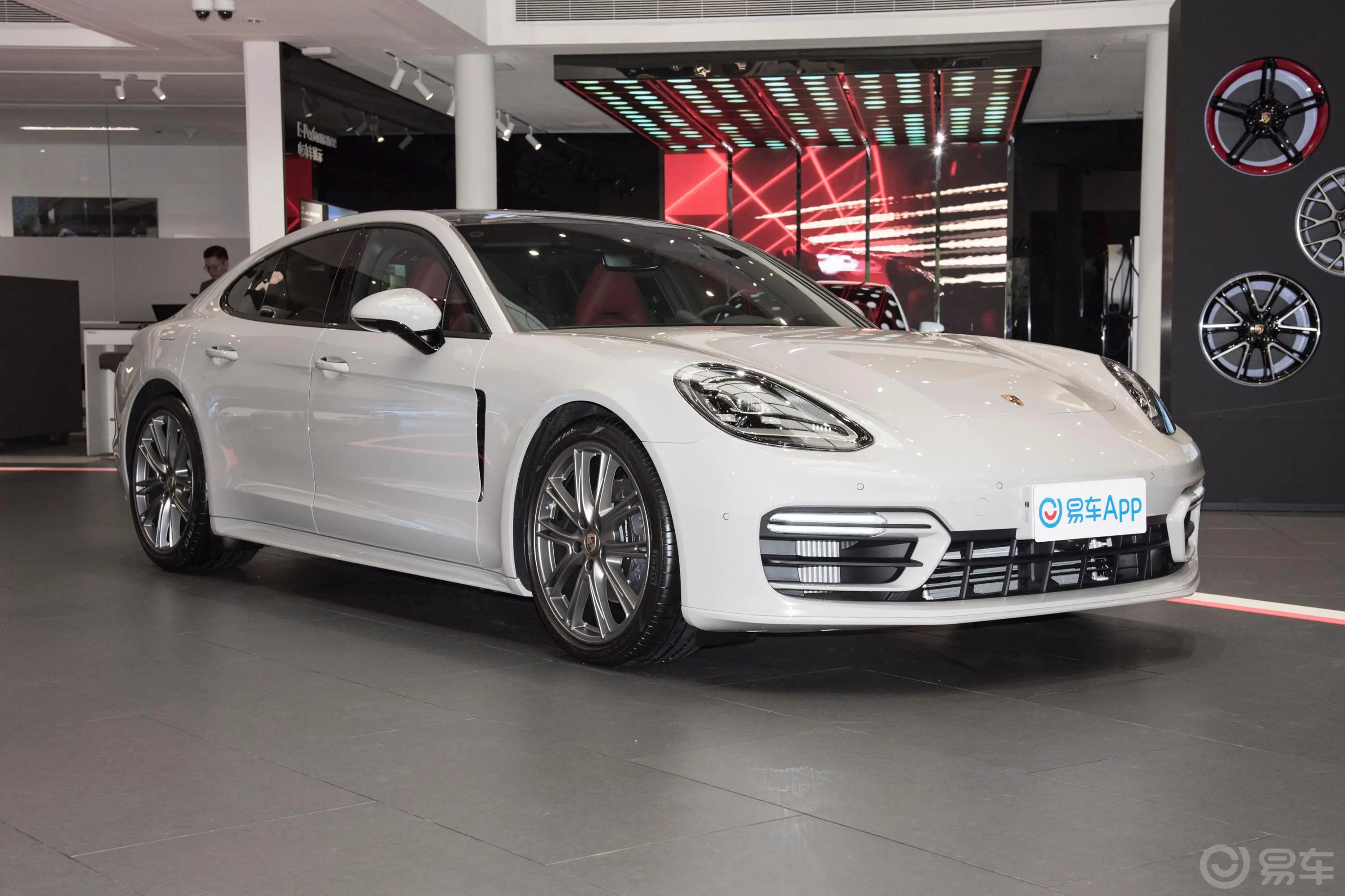 Panamera改款 Panamera 铂金版 2.9T侧前45度车头向右水平