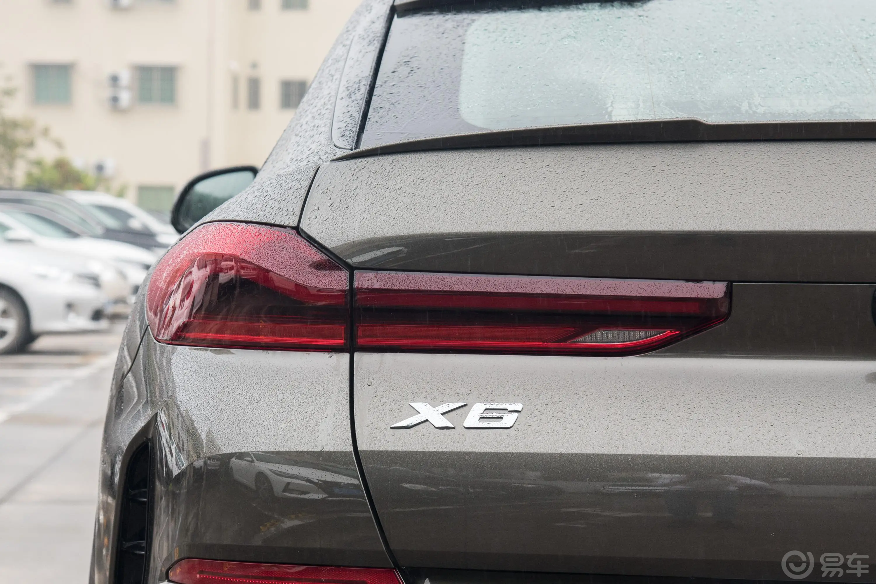 宝马X6xDrive30i M运动套装外观灯组