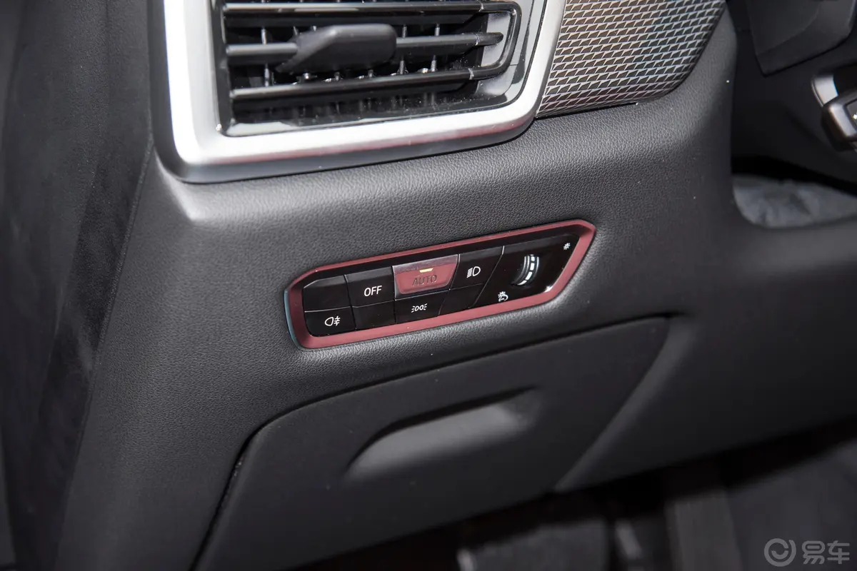 宝马X6xDrive30i M运动套装灯光控制区