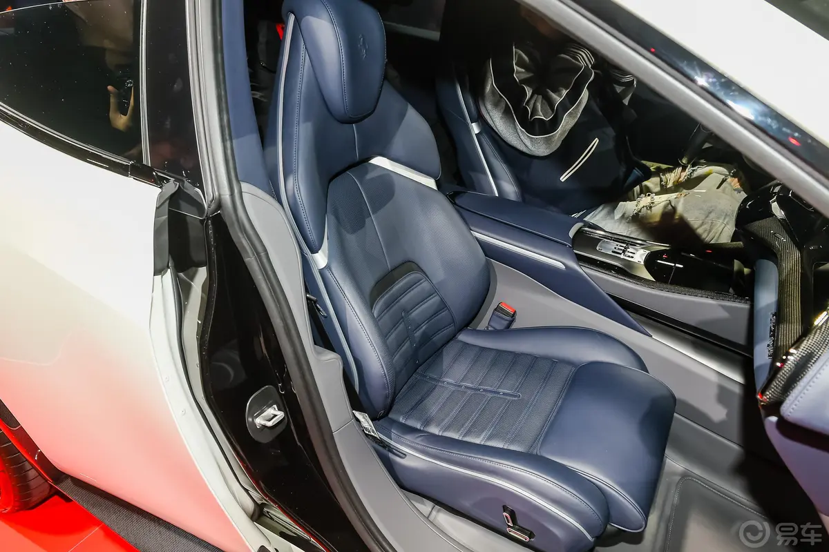 Purosangue6.5L V12副驾驶座椅