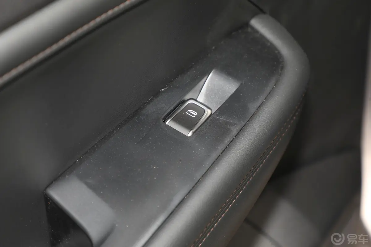 五菱佳辰1.5L 手动轻享舒适型后车窗调节