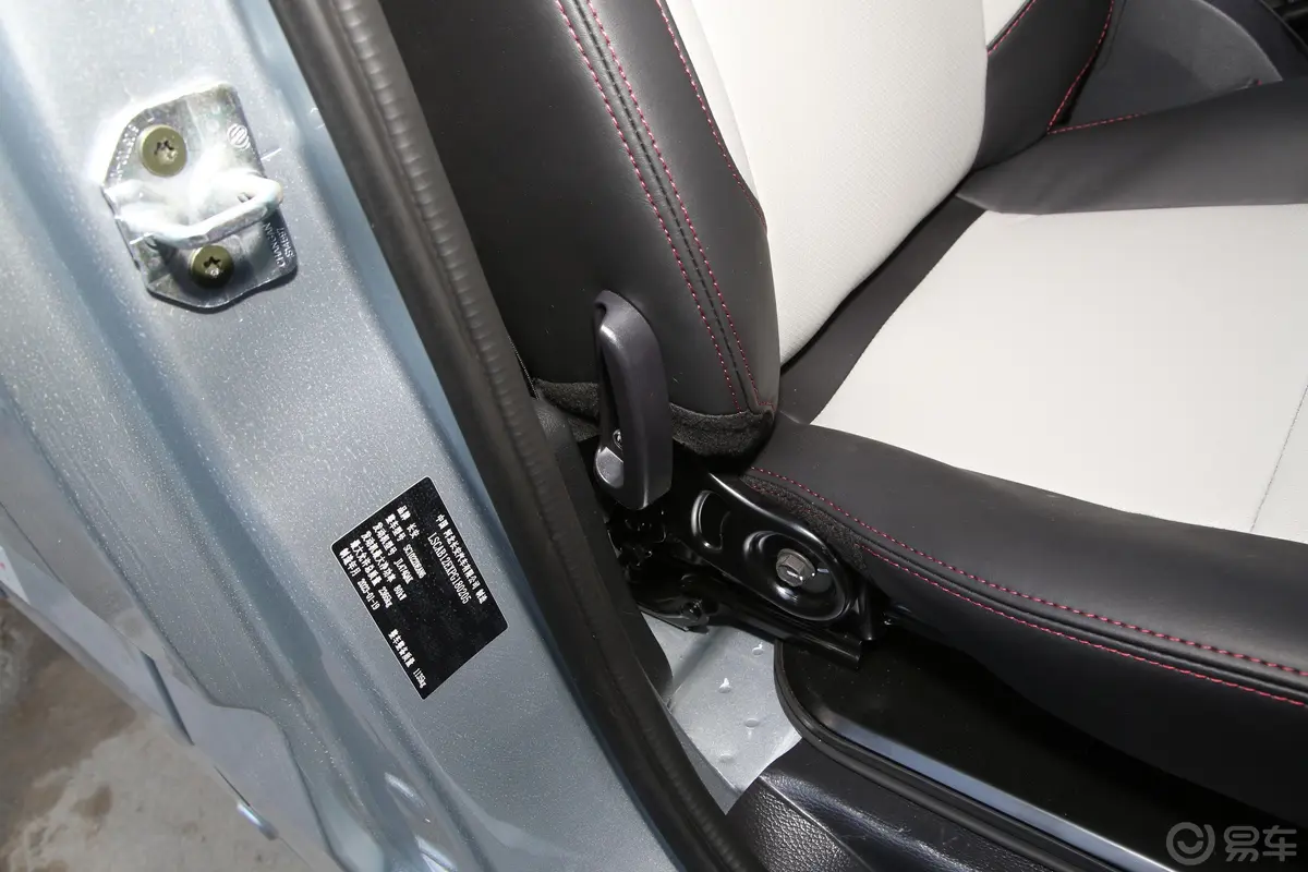 长安星卡1.5L 单排3.06米载货汽车舒适型副驾座椅调节