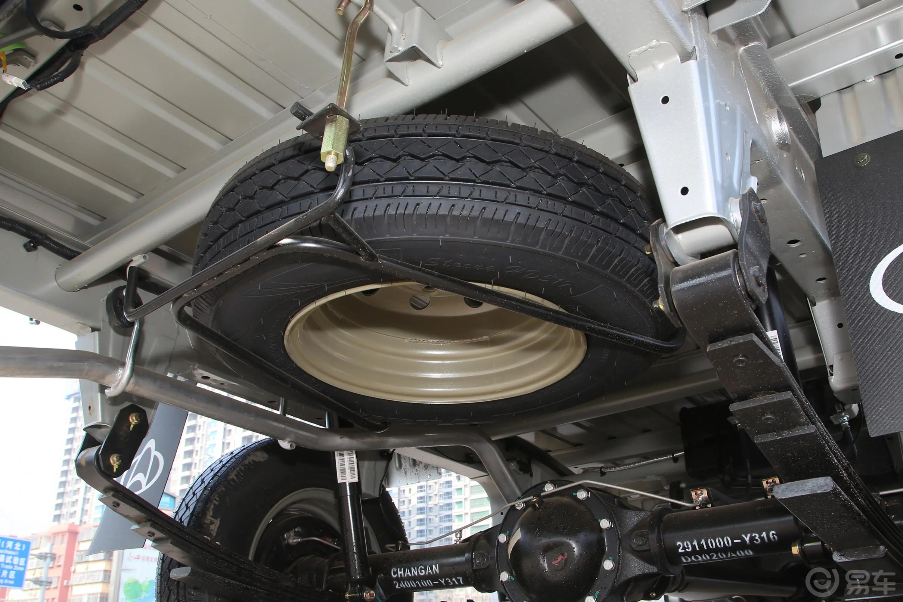 长安星卡1.5L 单排3.06米载货汽车舒适型备胎