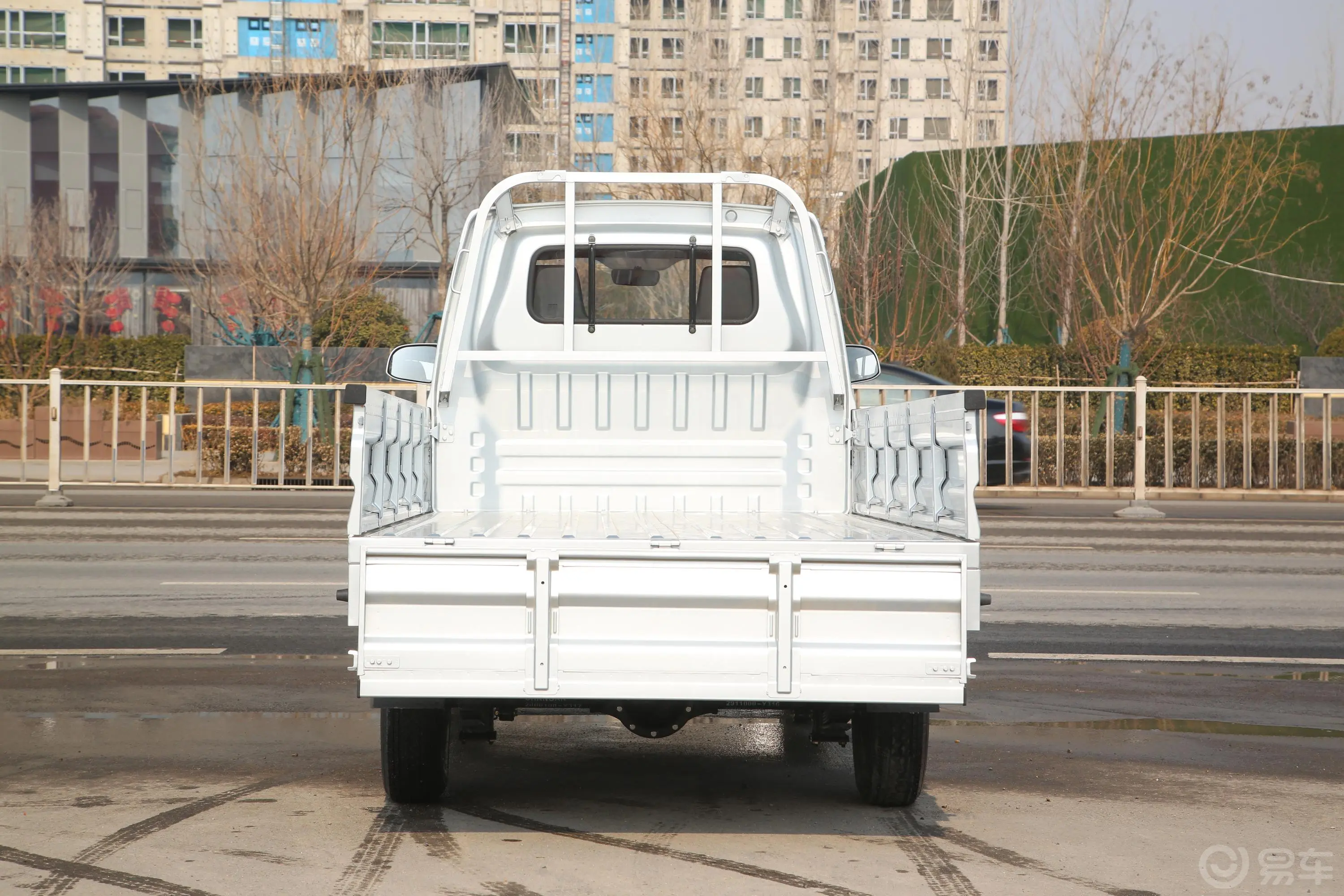 长安星卡1.5L 单排3.06米载货汽车舒适型后备厢