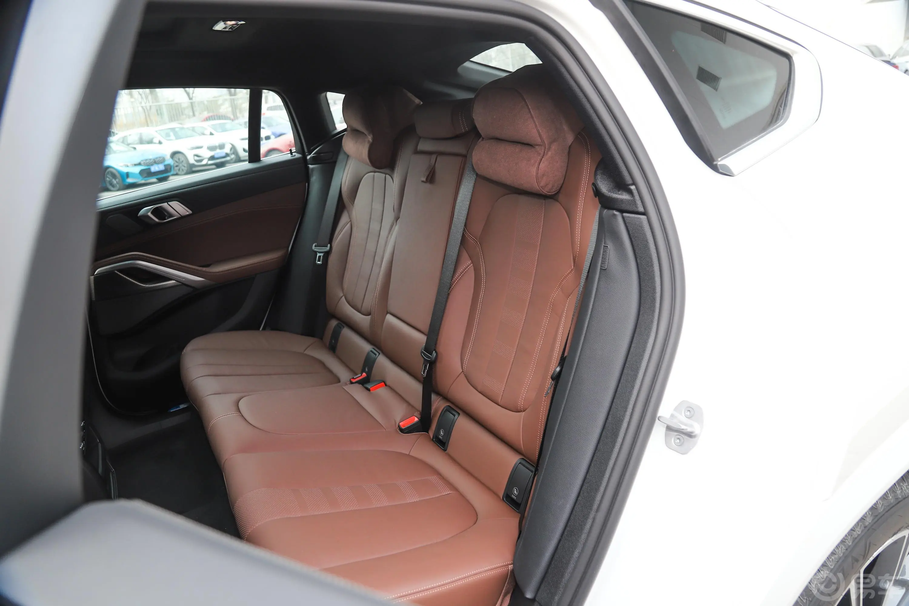 宝马X6xDrive40i M运动套装后排座椅
