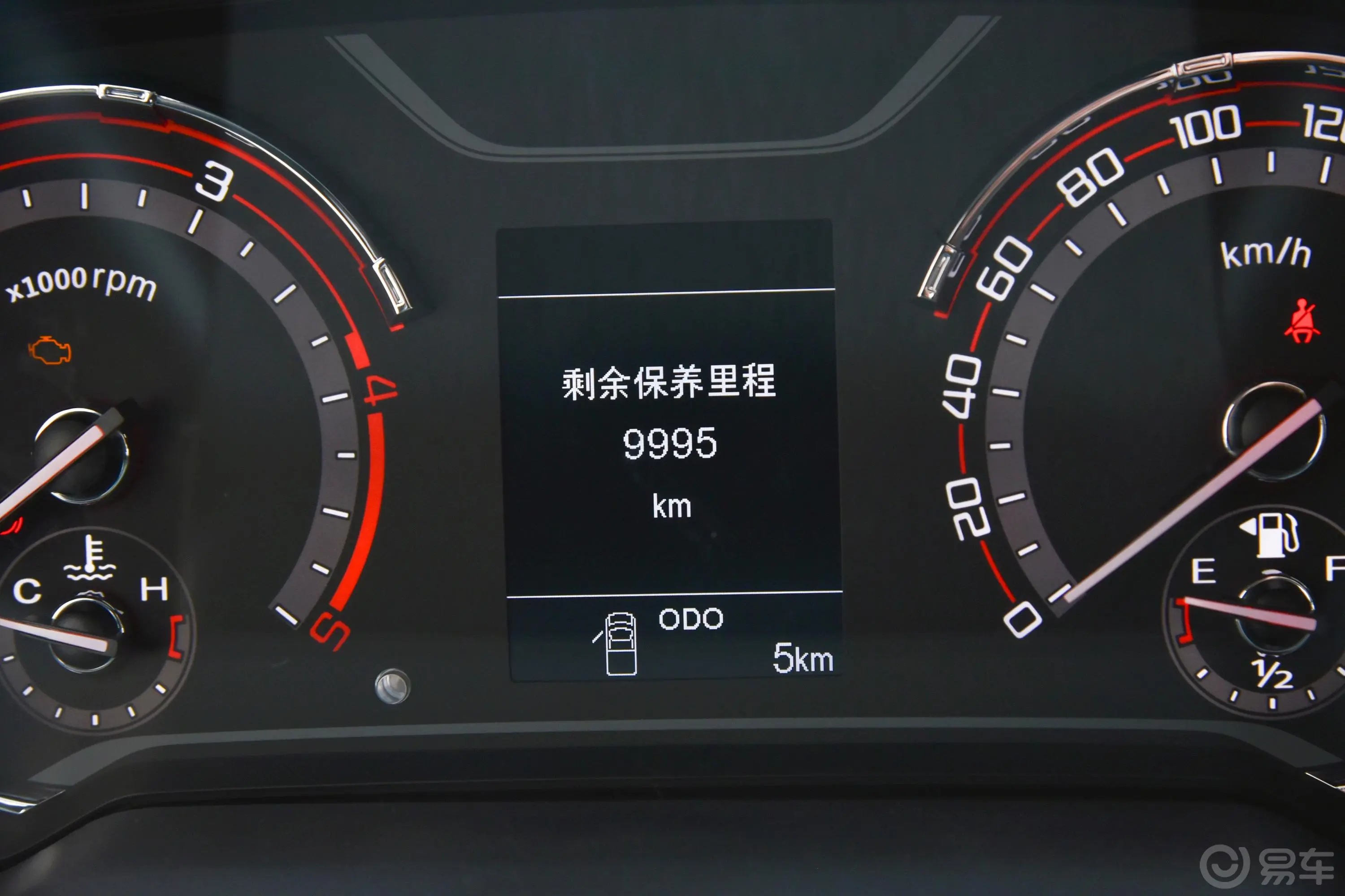 大通T60五周年纪念版 2.0T 手动两驱标箱舒适版主驾驶位