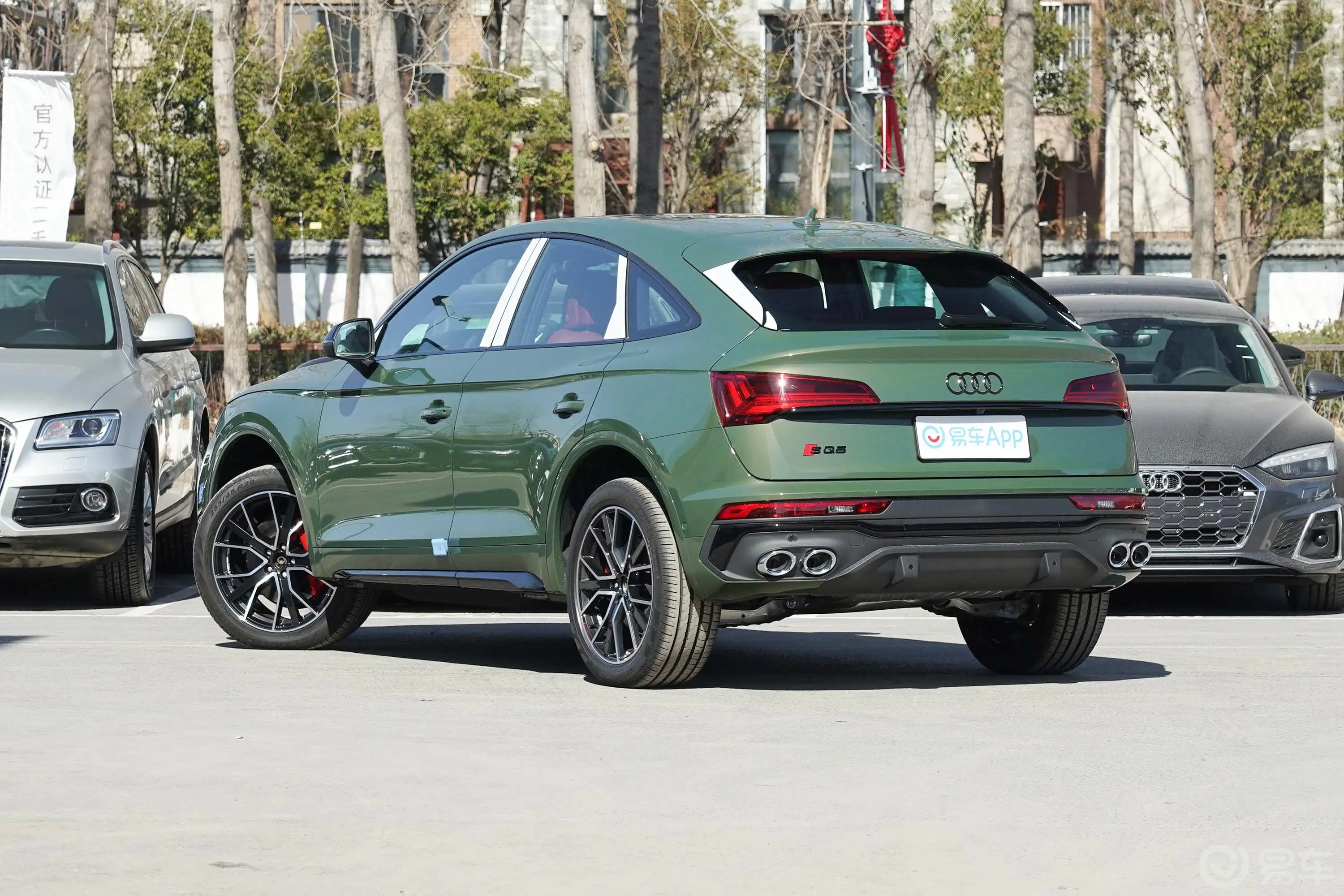 奥迪SQ5 Sportback3.0T quattro侧后45度车头向左水平