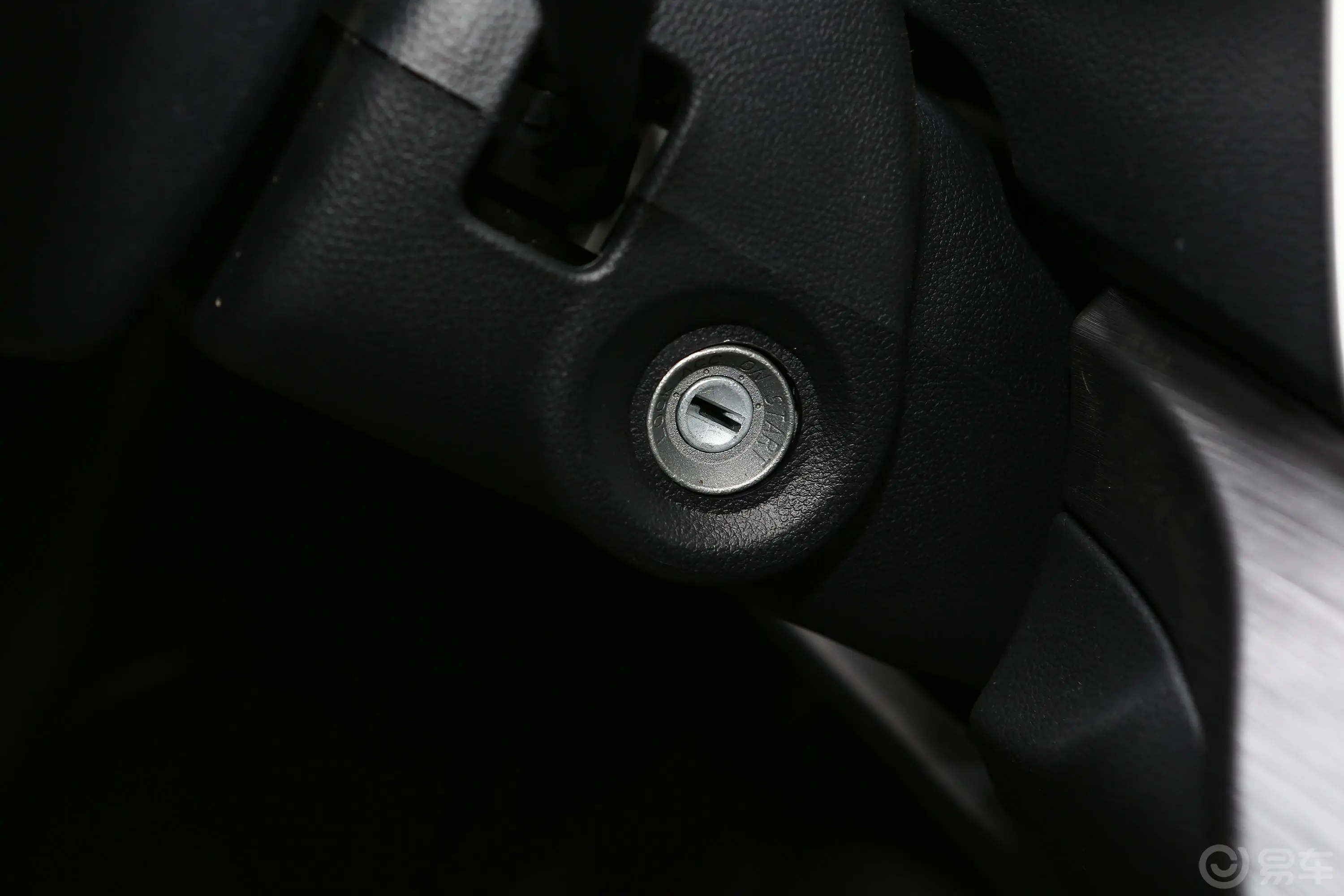 睿行M601.5L 客车舒适型钥匙孔或一键启动按键