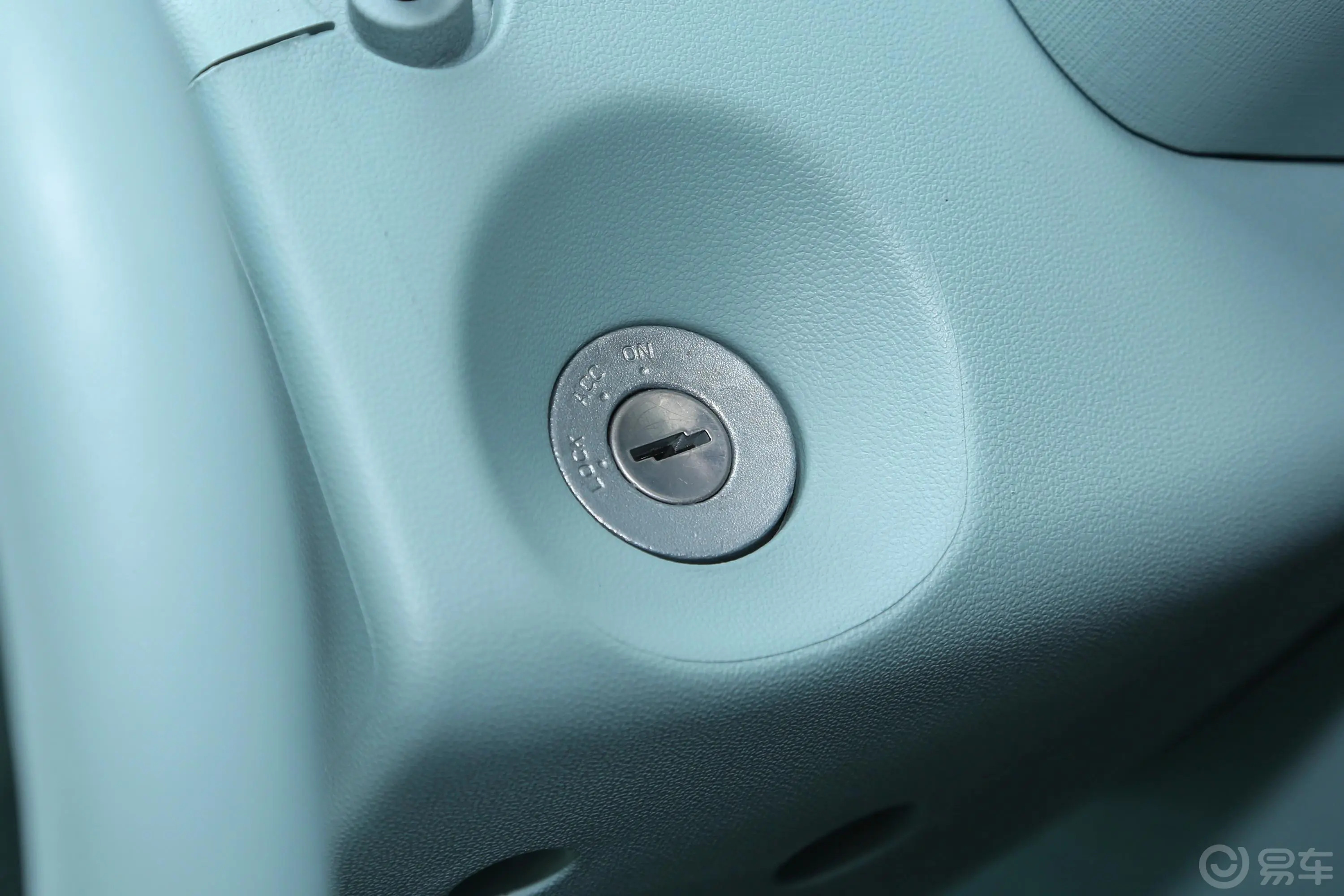 凌宝Uni201km 超甜版(手动座椅)钥匙孔或一键启动按键