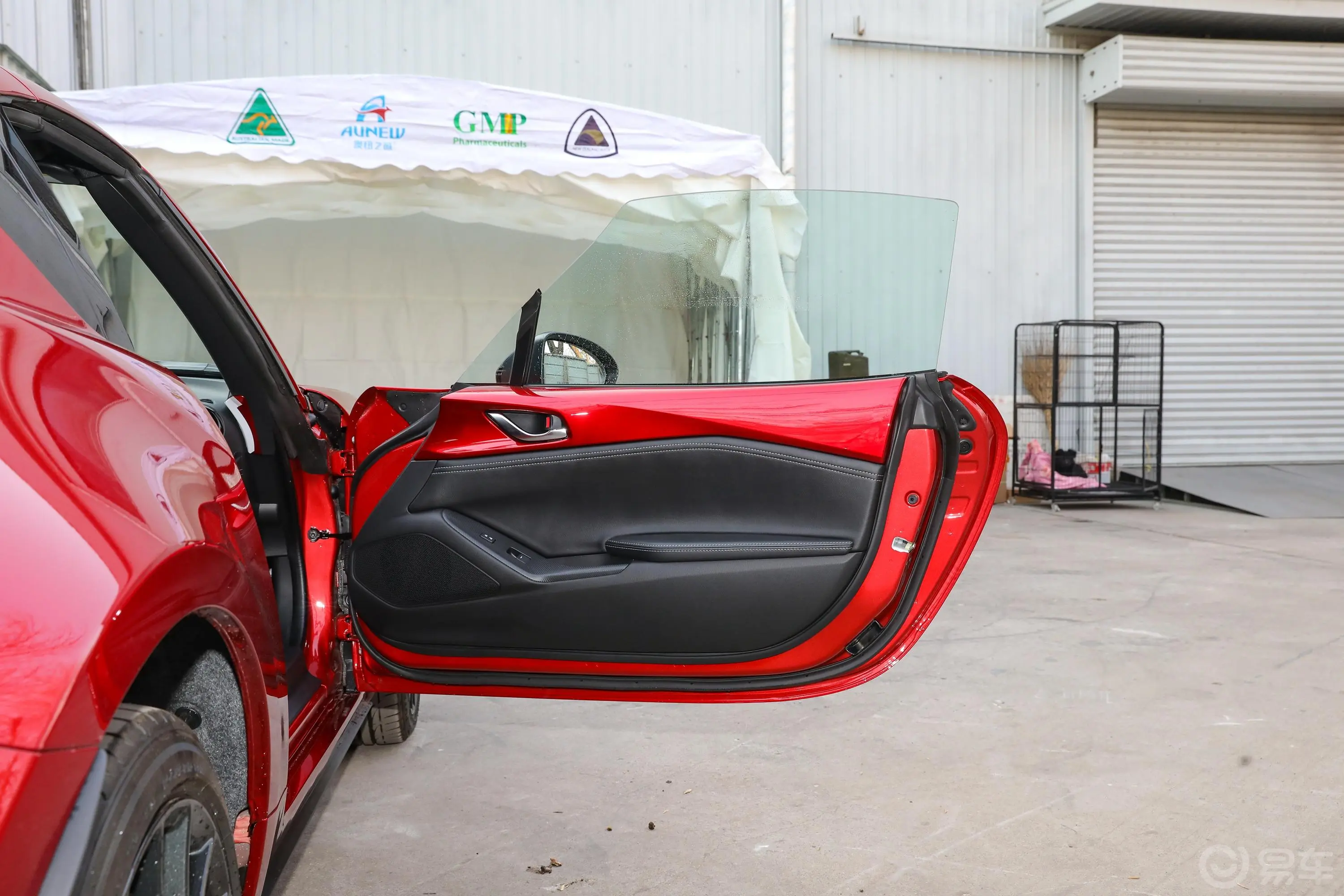 马自达MX-5Miata RF 硬顶敞篷车 顶配版副驾驶员车门