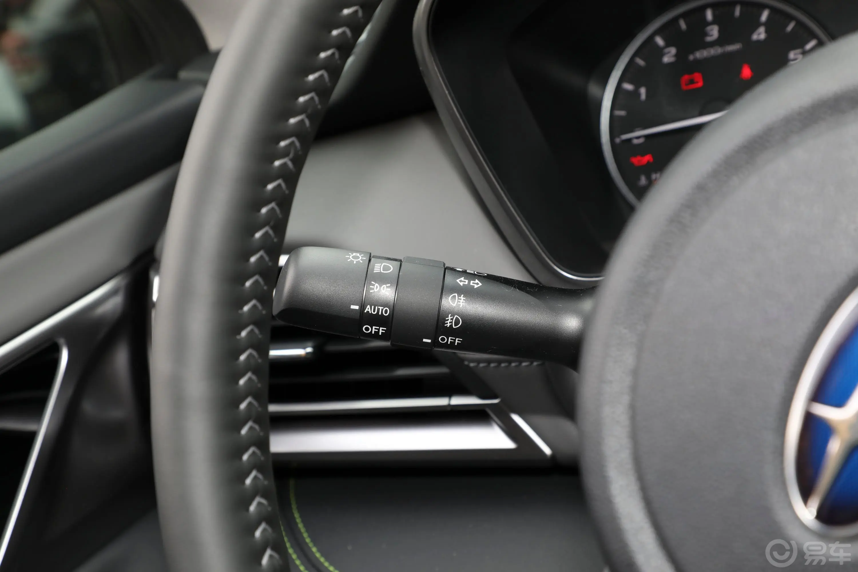 傲虎2.5i AWD探享版EyeSight灯光控制区
