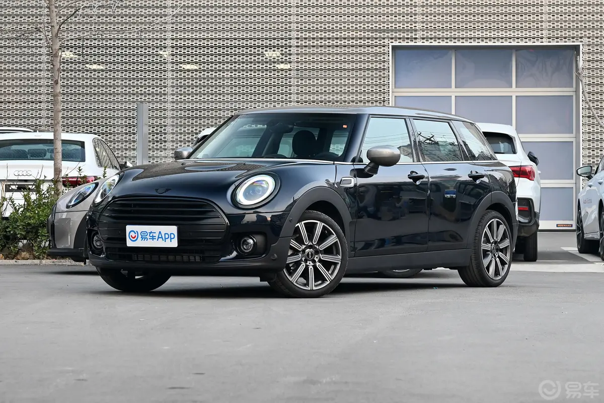 MINI CLUBMAN改款 1.5T COOPER 鉴赏家侧前45度车头向左水平