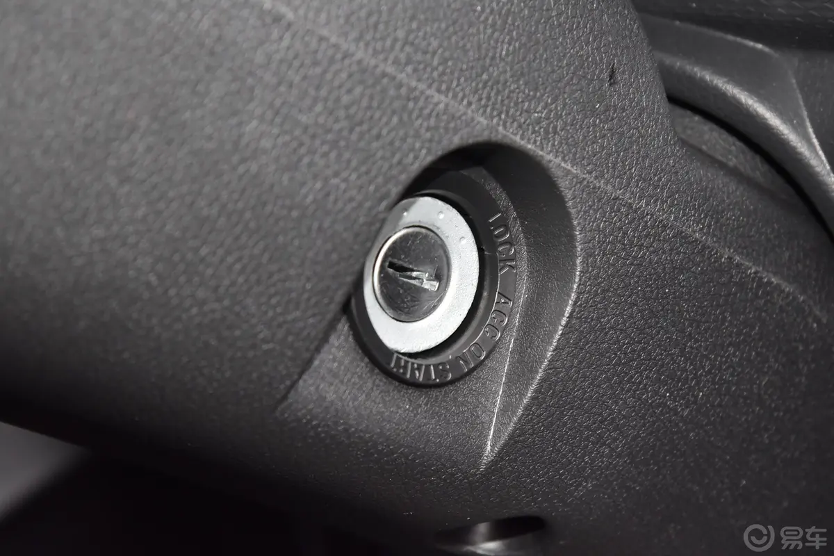 斑马1.5L 单排加长轴距栏板车舒适型钥匙孔或一键启动按键