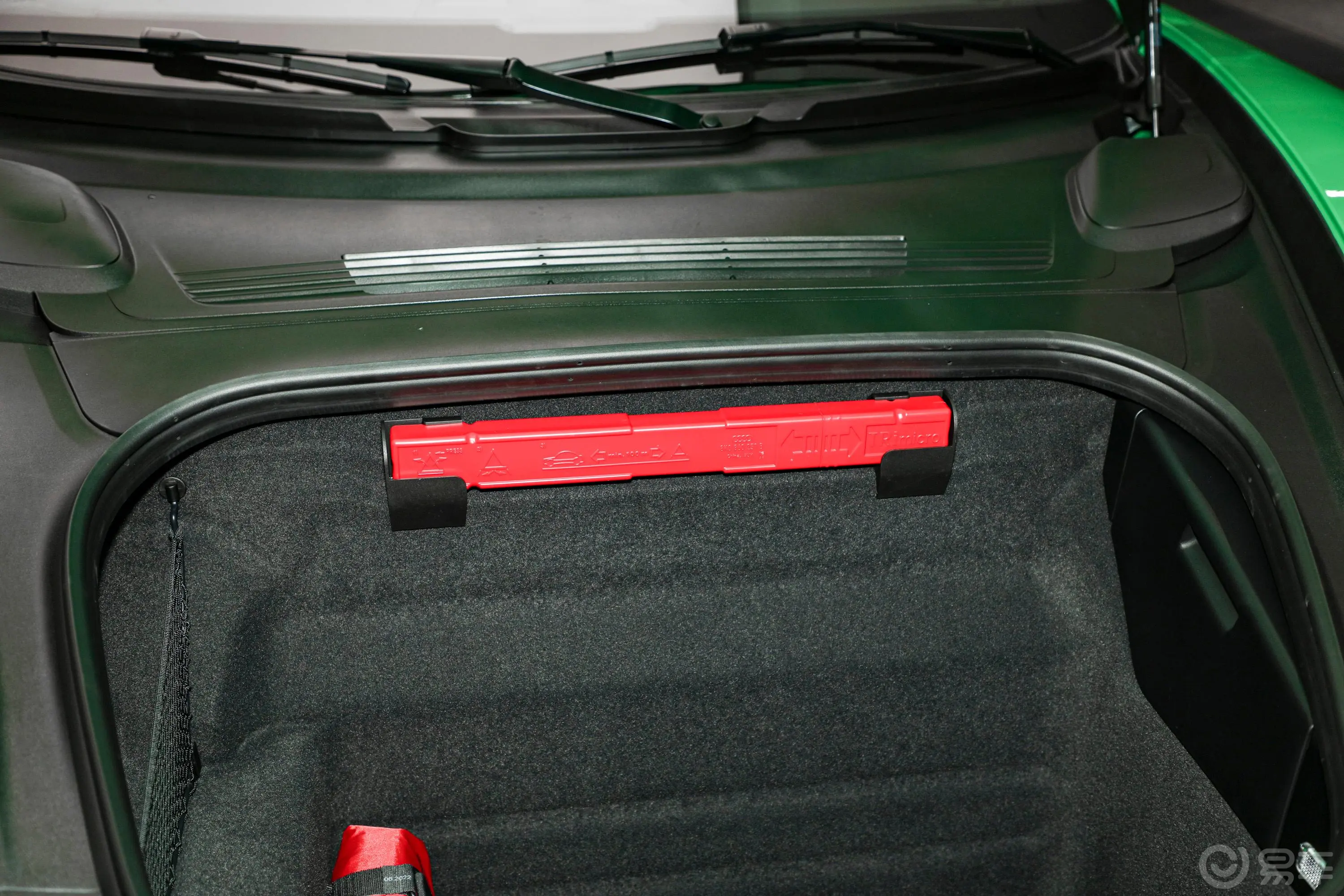 保时捷911Turbo S 3.7T后备厢空间特写