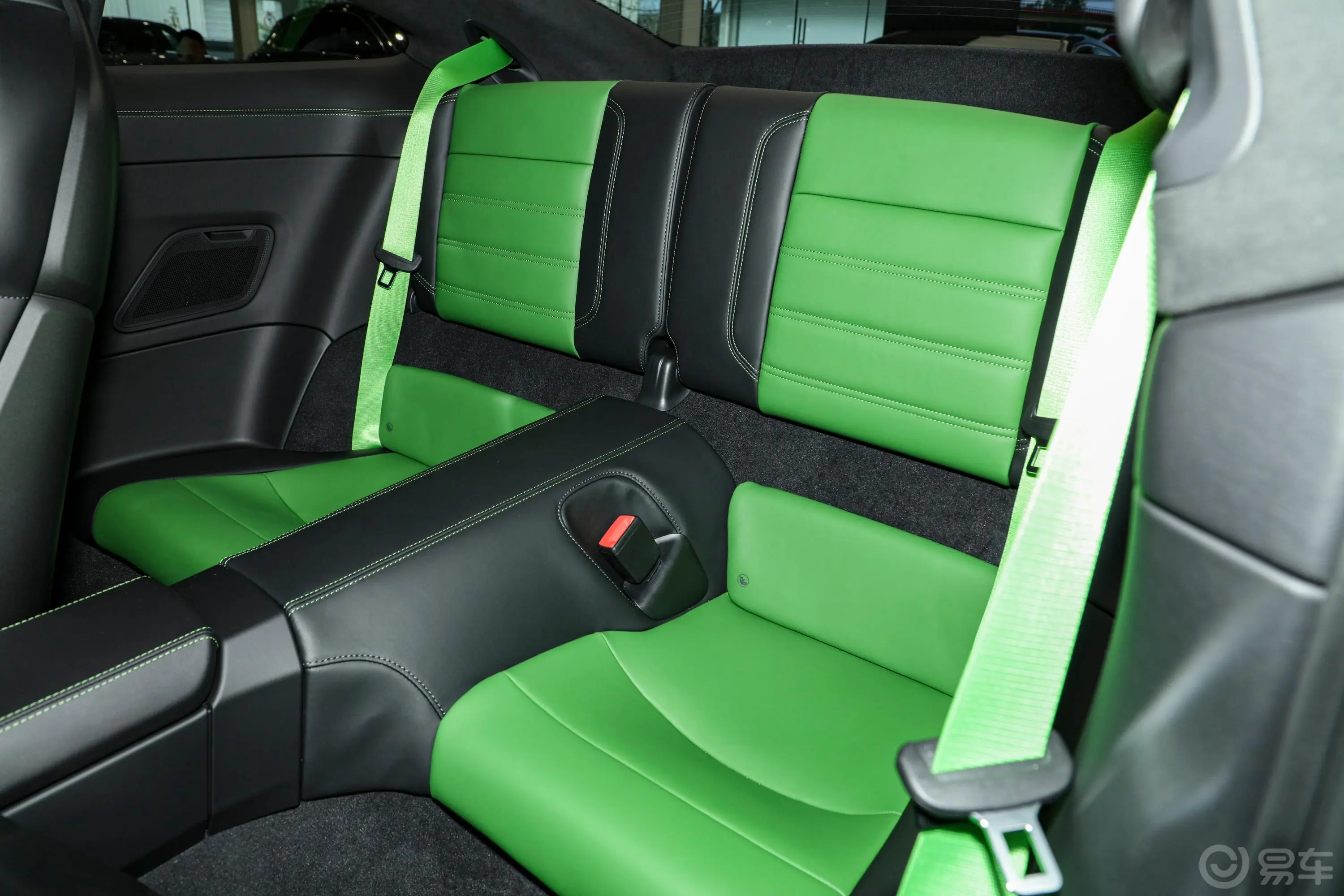 保时捷911Turbo S 3.7T后排座椅