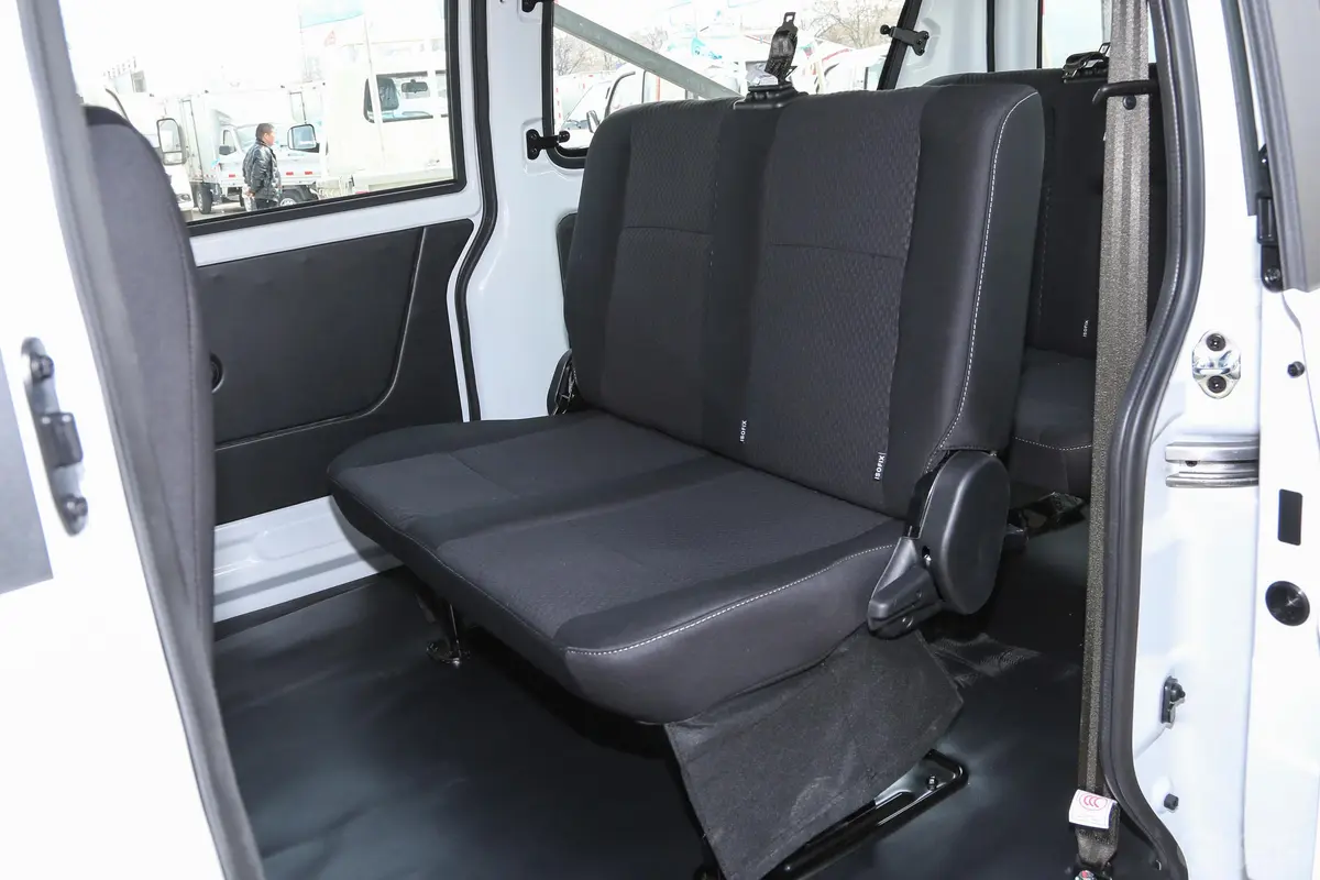金海狮M工程狮 1.5L 客车熊猫版 6座后排座椅