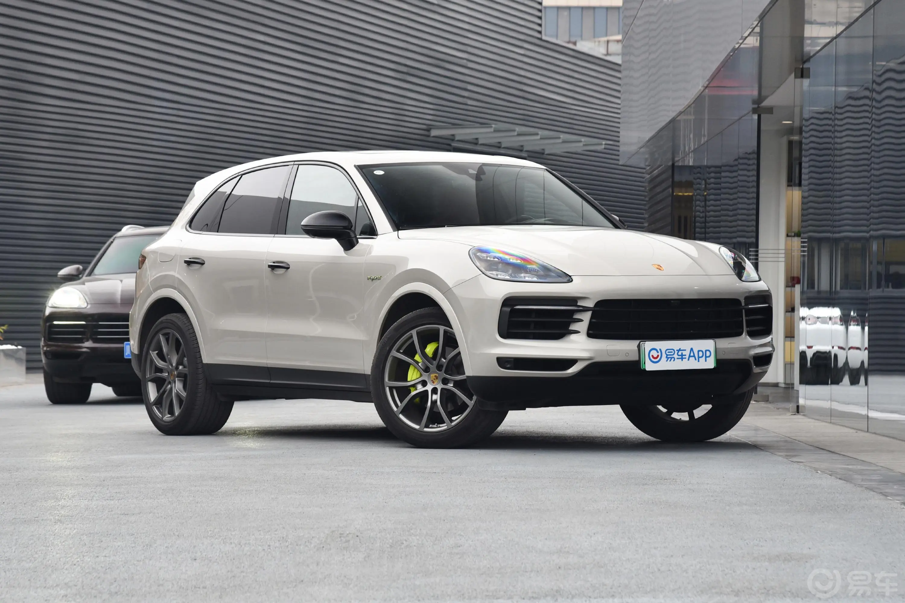 Cayenne E-HybridCayenne 2.0T侧前45度车头向右水平