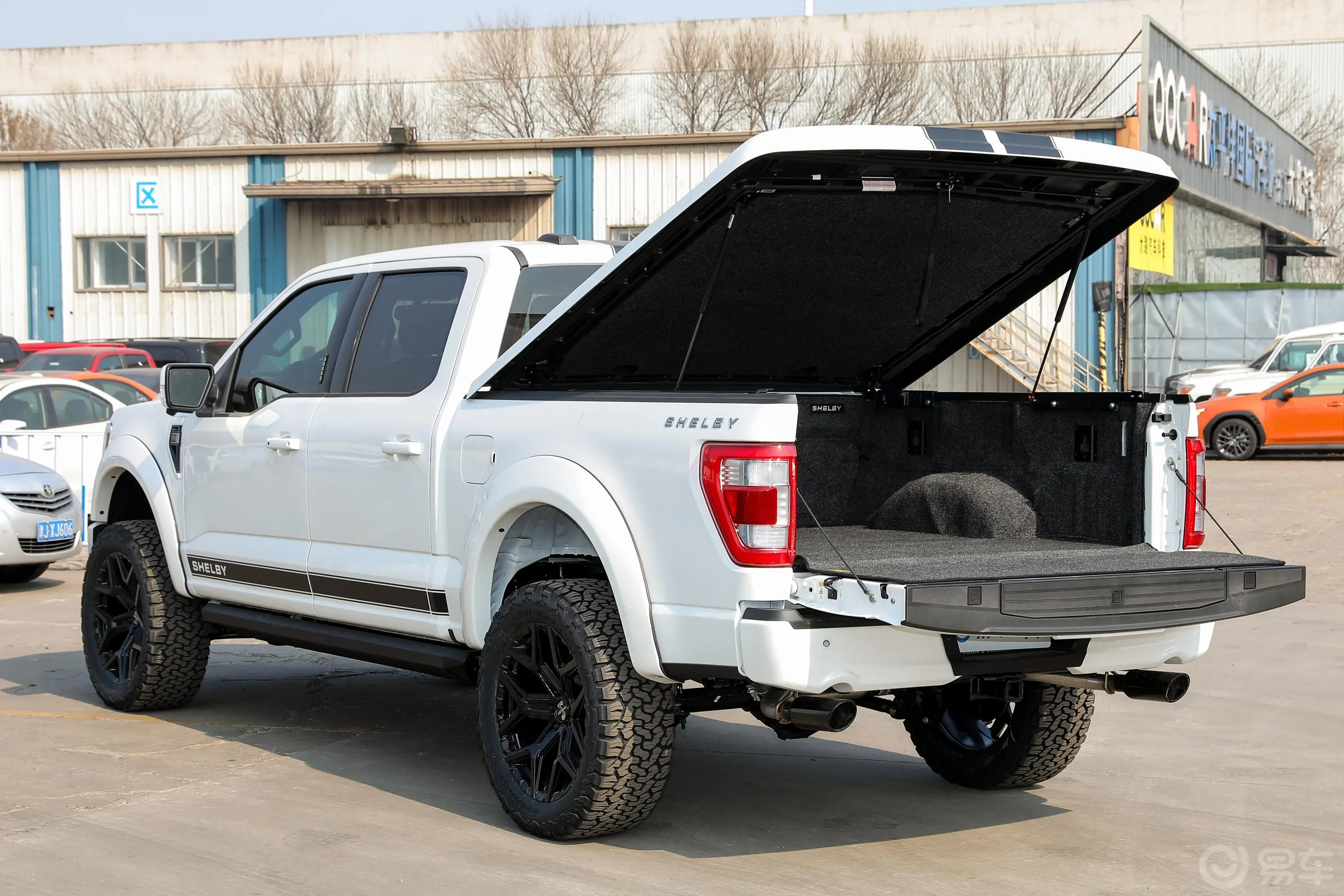 SHELBY F-1505.0S 基本版后备厢开启45度侧拍