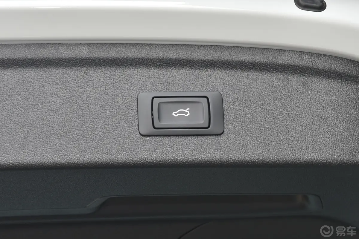 奥迪A3Sportback 35 TFSI 时尚致雅型电动尾门按键（手动扶手）