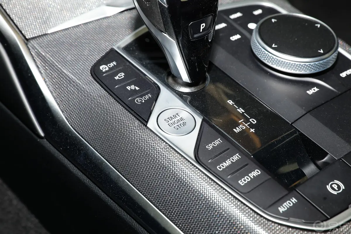宝马4系双门轿跑车 430i 天鹅绒兰花紫特别版钥匙孔或一键启动按键
