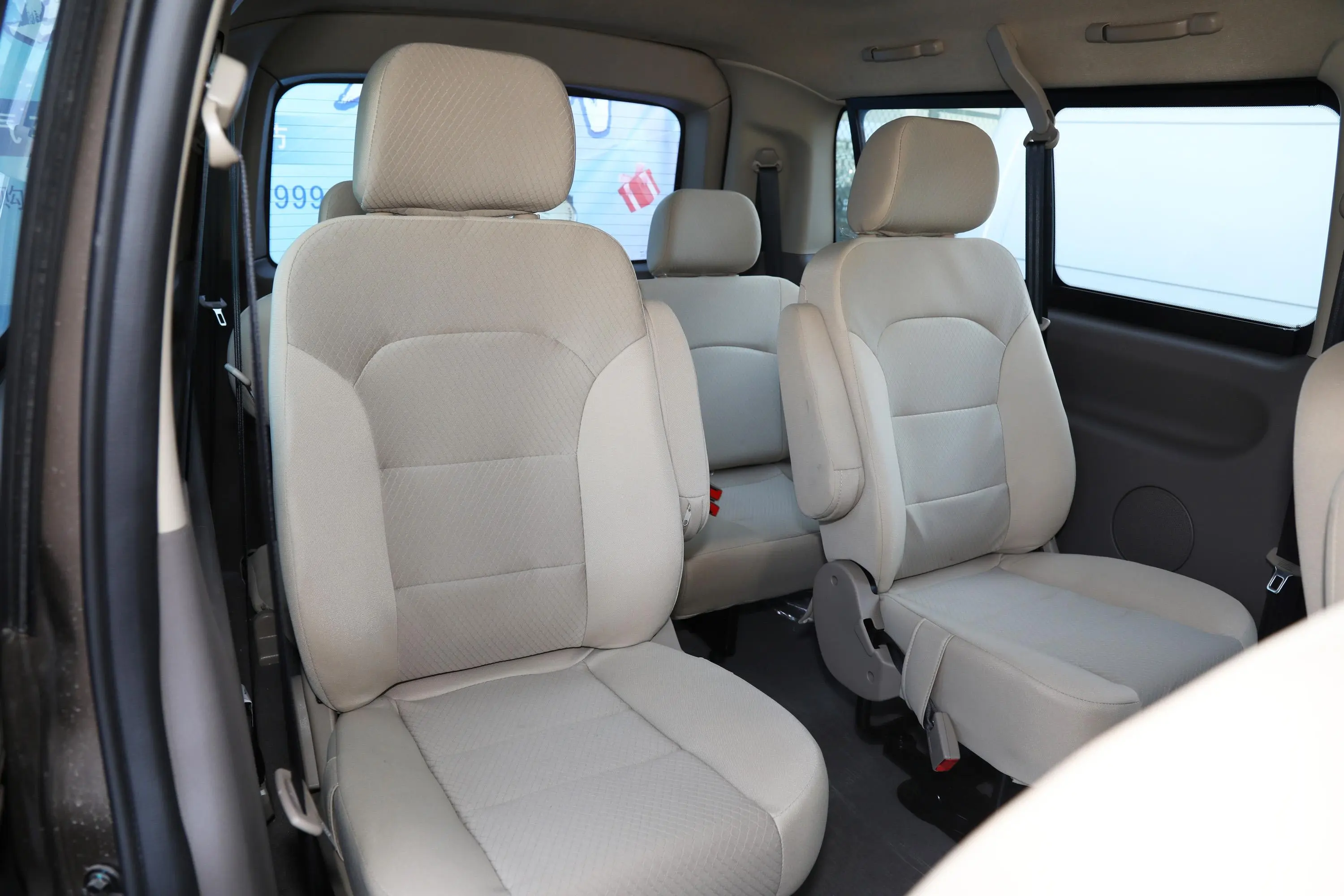 风景G52.0L 手动 明窗 专业版 5-9座 汽油第三排座椅