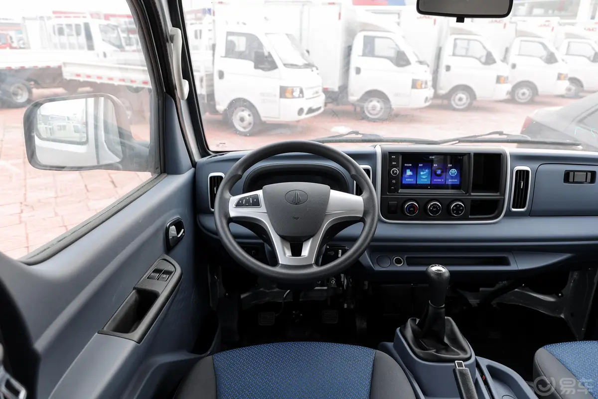 博腾M3东安1.6L 手动 双排 舒适型驾驶位区域