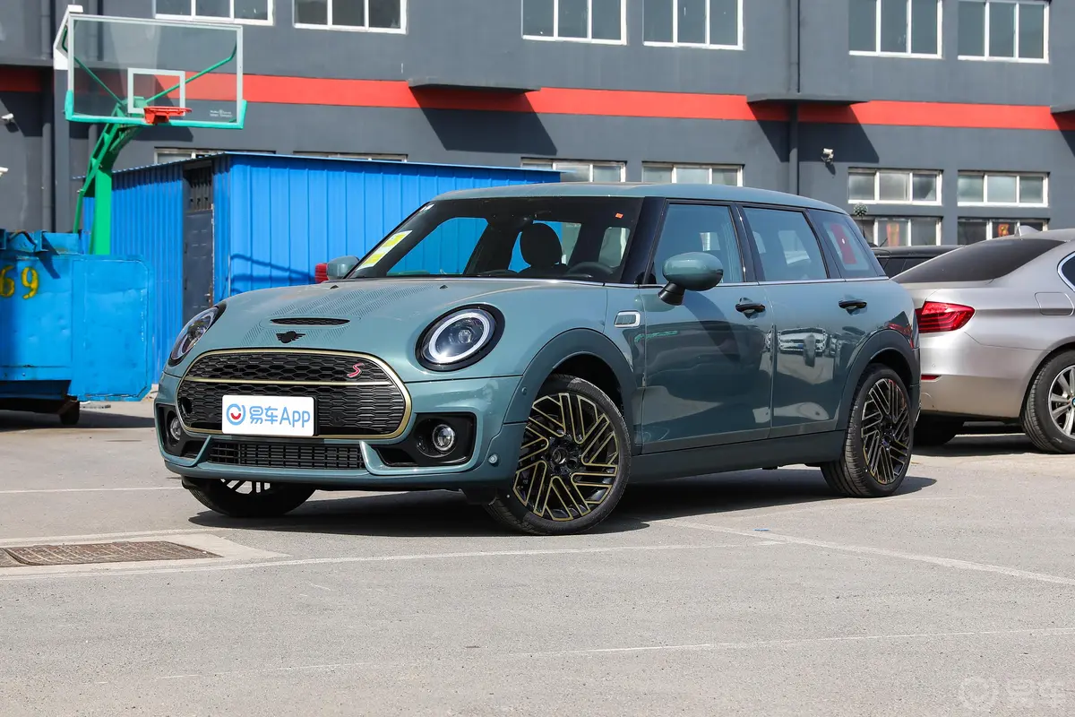 MINI CLUBMAN2.0T COOPER S 自在特别版侧前45度车头向左水平