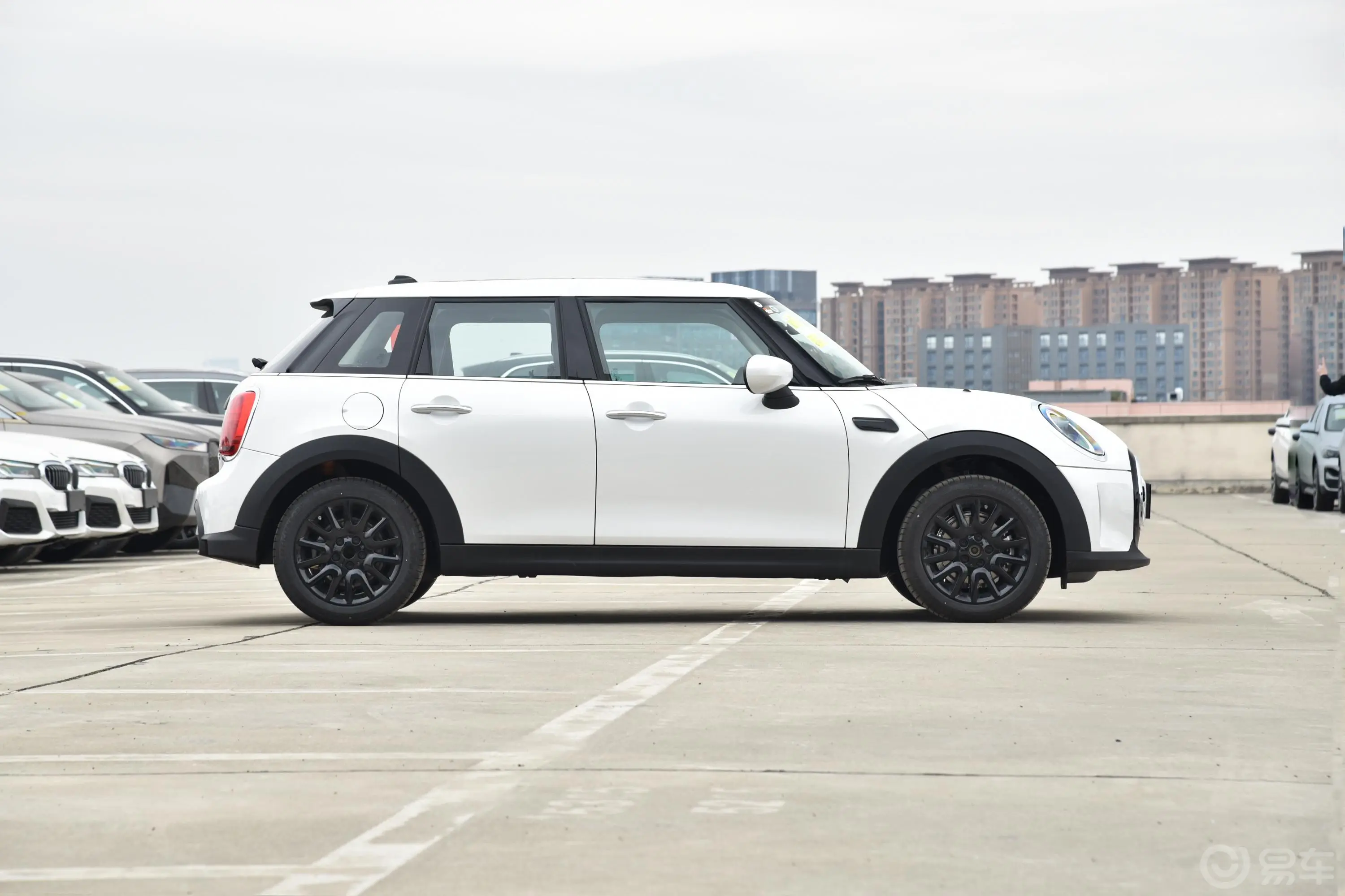 MINI1.5T ONE 五门版正侧车头向右水平