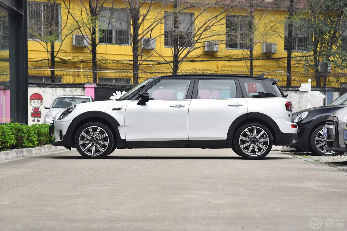 MINI CLUBMAN改款 1.5T COOPER 鉴赏家正侧车头向左水平